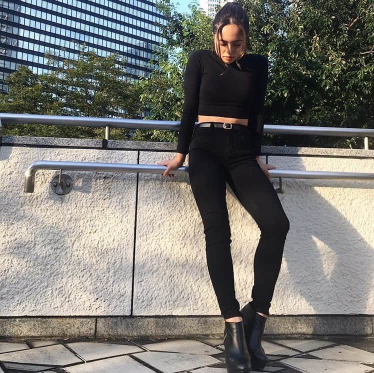 アメリカンイーグルさんのインスタグラム写真 - (アメリカンイーグルInstagram)「可愛い黒デニムゲットしたのでオールブラックコーデ☺️👖 - @stephanie_tiemi #regram #AExME #AEJeans #AE #americaneaglejp #アメリカンイーグル #デニム #デニムチャレンジ」10月20日 17時46分 - americaneaglejp
