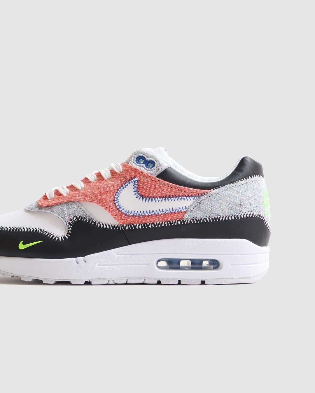 A+Sのインスタグラム：「2020. 10. 22 (thu) in store﻿ ﻿ ■NIKE AIR MAX 1 NRG﻿ COLOR : WHITE/GAME ROYAL-BLACK-ELECTRIC GREEN﻿ SIZE : 26.0cm - 29.0cm﻿ PRICE : ¥15,500 (+TAX)﻿ ﻿ ヘリテージをアップデート。 ナイキ エア マックス 1は、1987年以降に君臨した伝説のスニーカーを一新。 ストリートファッションとスポーツを融合させ、オリジナルのランニングシューズと同じ軽量クッショニングとクラシックなシルエットを採用。リサイクル素材、新しいカラーと露出したステッチで大胆にアップデートを加えた一足です。﻿ ﻿ Updated heritage. The Nike Air Max 1 redesigns the legendary sneakers that have reigned since 1987. Combining street fashion and sports, it has the same lightweight cushioning and classic silhouette as the original running shoes. A pair of bold updates with recycled materials, new colors and exposed stitching.﻿ ﻿ #a_and_s﻿ #NIKE﻿ #NIKEAIRMAX﻿ #NIKEAIRMAX1﻿ #NIKEAIRMAX1NRG」