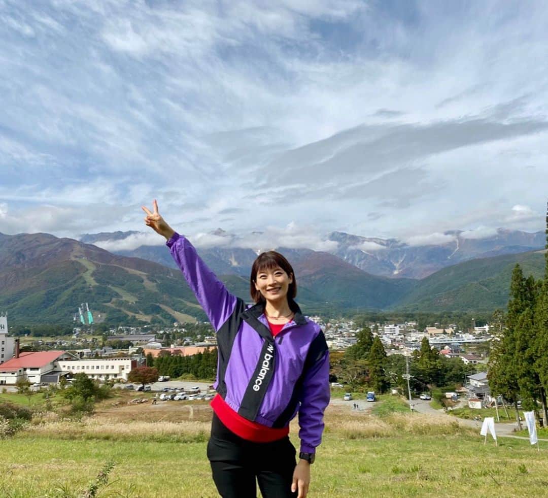 西谷綾子のインスタグラム：「⛰🍂 10/18(日)白馬国際トレイルラン 応援に行ってきました✨☺️  大会に関わる全ての皆様の熱い想いが伝わり 天気も味方に☀️ 最高の景色を見ながら🏔🍁  笑顔で駆け抜けるランナーの皆さん とてもカッコ良く美しかった✨🏃‍♂️🏃‍♀️  大会関係者の皆様のおかげで 最高に楽しい1日になりました💓  #白馬国際トレイルラン #長野 #白馬 #白馬村 #自然が好き #白馬三山 #北アルプス  #自然 #紅葉 #hakuba #japan #trailrunning #walking #natural #mountain #trail」