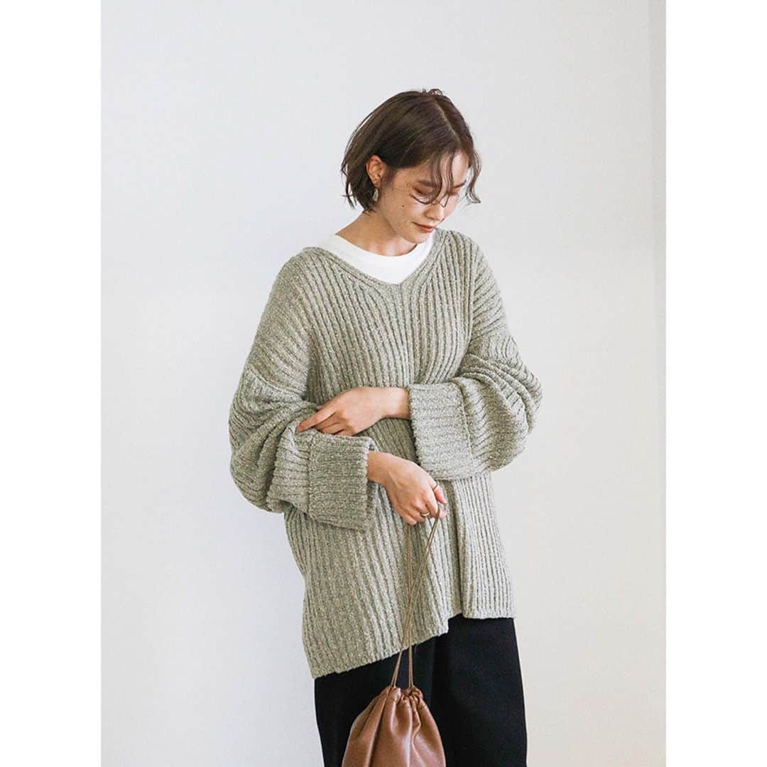 moca さんのインスタグラム写真 - (moca Instagram)「. No.10008849 SLAB RIB V-NECK MIX KNIT ¥4,200+tax brown / khaki / ivory」10月20日 17時53分 - selectmoca