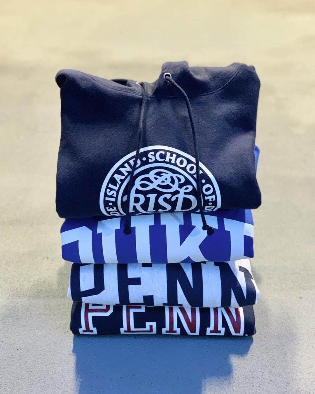 のインスタグラム：「#growaroundnewarrivals  CHAMPION🏈 REVERSE WEAVE SWEAT  CHAMPIONの象徴であるREVERSE WEAVEの海外限定のUNIVERSITYシリーズ入荷してます👌」