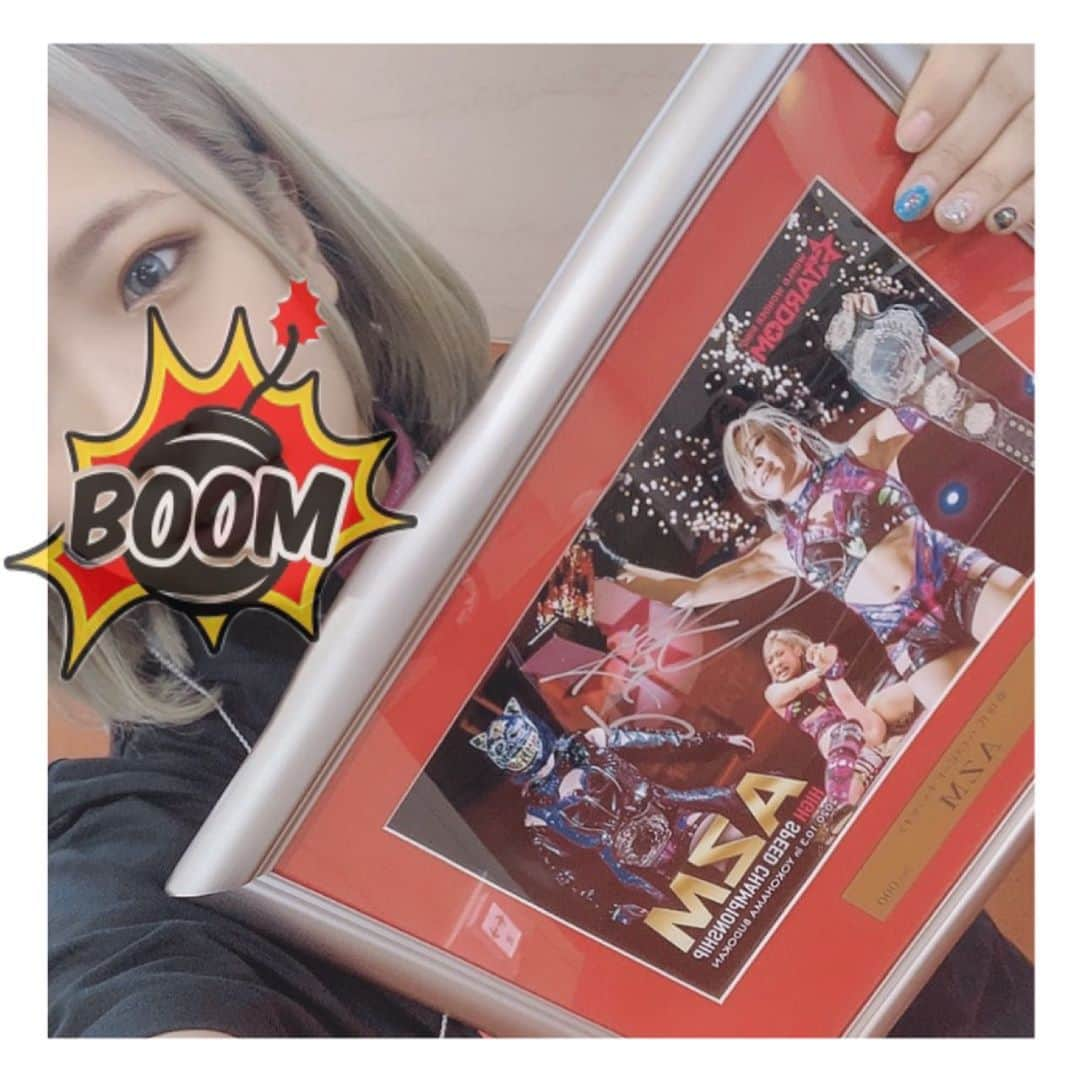 あずみさんのインスタグラム写真 - (あずみInstagram)「STARDOM OFFICIAL WEB SHOPにて販売中の『直筆サイン入り記念フォトフレーム』 ・ ・  固有のシリアルナンバーが入っているので世界に1つだけ🗣 ・ ・ 私の初防衛戦点 ぜひGETして下さい!!!! ・ ・ ・ ・ ・ ・ #スターダム#stardom #女子プロレスラー  #フォトフレーム」10月20日 17時54分 - stardom_azm