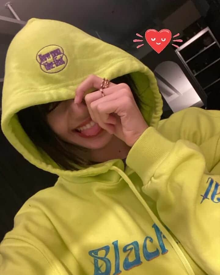 リサさんのインスタグラム写真 - (リサInstagram)「😉✌ . . . #BLACKPINK #리사 #LISA #LALISA #LALISAMANOBAN #LALISAMANOBAL #howyoulikethat #HOWYOULIKETHAT #thealbum #icecream #blackpinkicecream #selpink #thealbum #lovetohateme #lovesickgirls #prettysavage #betyouwanna #youneverknow #crazyoveryou」10月20日 17時59分 - lisa.blackpink