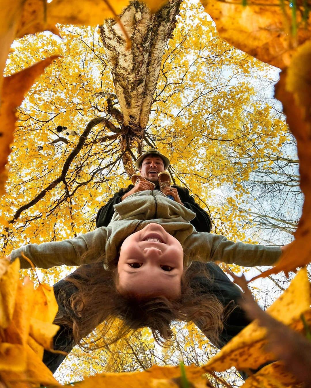 goproさんのインスタグラム写真 - (goproInstagram)「Family fun in the #fall foliage with #GoProFamily member @timthetoothninja + #GoProHERO9 Black. ⠀⠀⠀⠀⠀⠀⠀⠀⠀ Looking to score your own #GoProHERO9 Black? Submit your best photos to GoPro.com/Awards + we will pick our favorite every week to take home hardware on us 📷 ⠀⠀⠀⠀⠀⠀⠀⠀⠀ #GoPro #MoreEverything #Alaska #Autumn #Family」10月21日 4時48分 - gopro