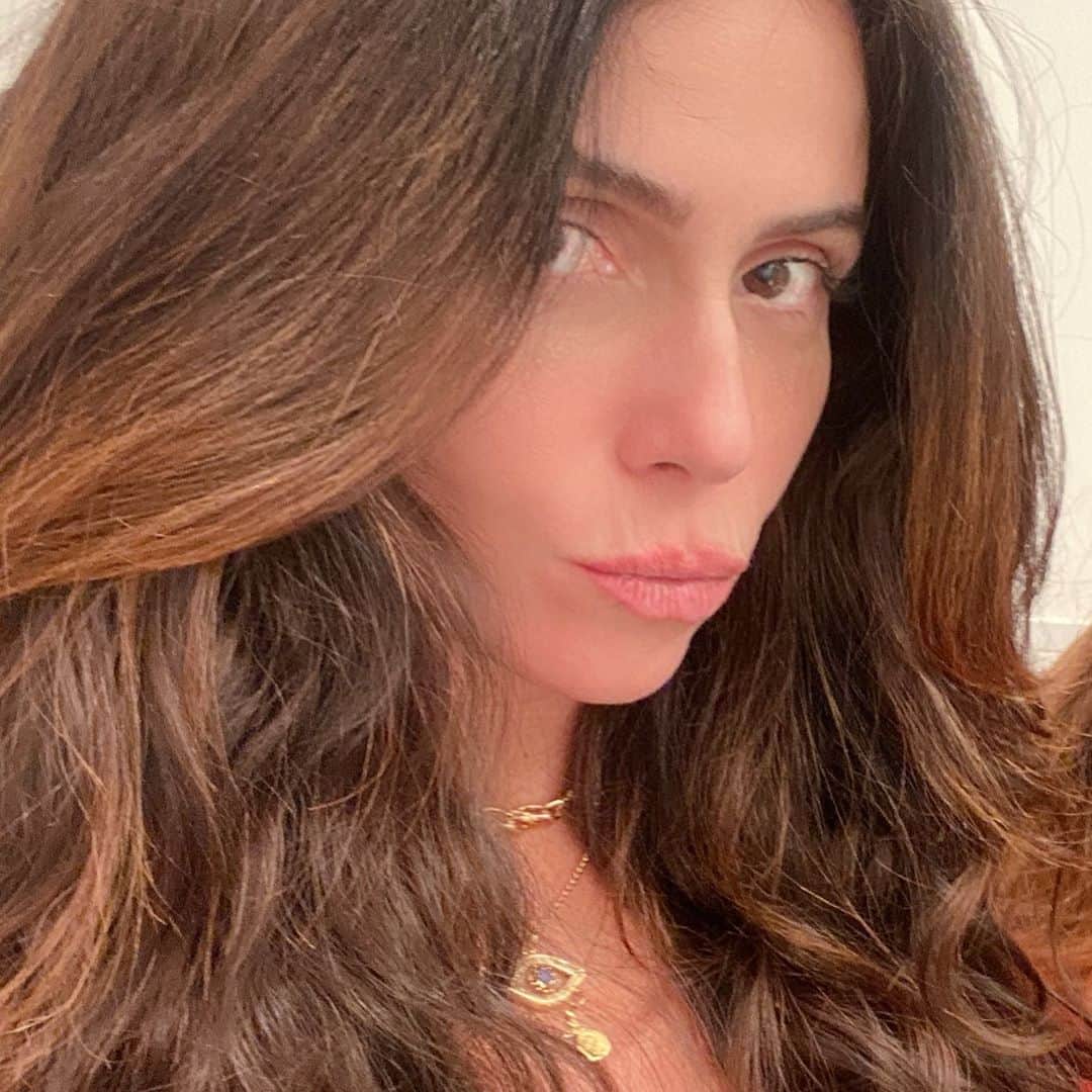 Giovanna Antonelliのインスタグラム：「✨Se ninguém te disse hoje ... eu te digo: Você é bonita  Você é amada  Você é necessária  Você é forte Você é suficiente 😆✨」