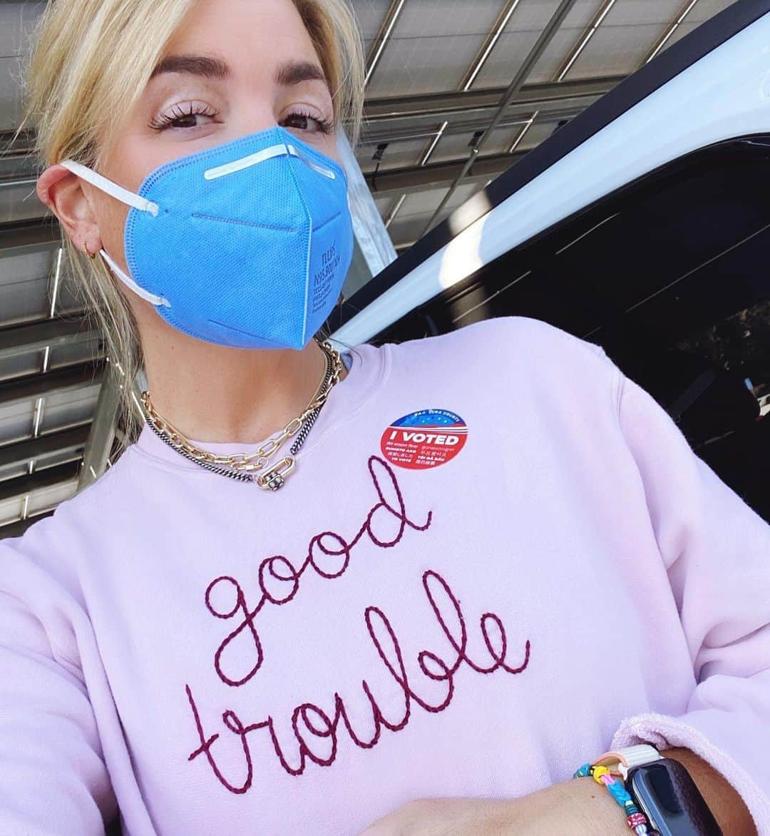 ジェシカ・シーバさんのインスタグラム写真 - (ジェシカ・シーバInstagram)「Took this baby to the polls today to vote for what we believe in; Ultimately for human rights, for our planet and for our children. Our mailed ballots were returned to county “undeliverable” 3 times, but in-person was easy and fast and I’m SO grateful for the opportunity. #bidenharris2020 #vote #37weeks 💙🇺🇸💙」10月21日 3時28分 - mommasgonecity