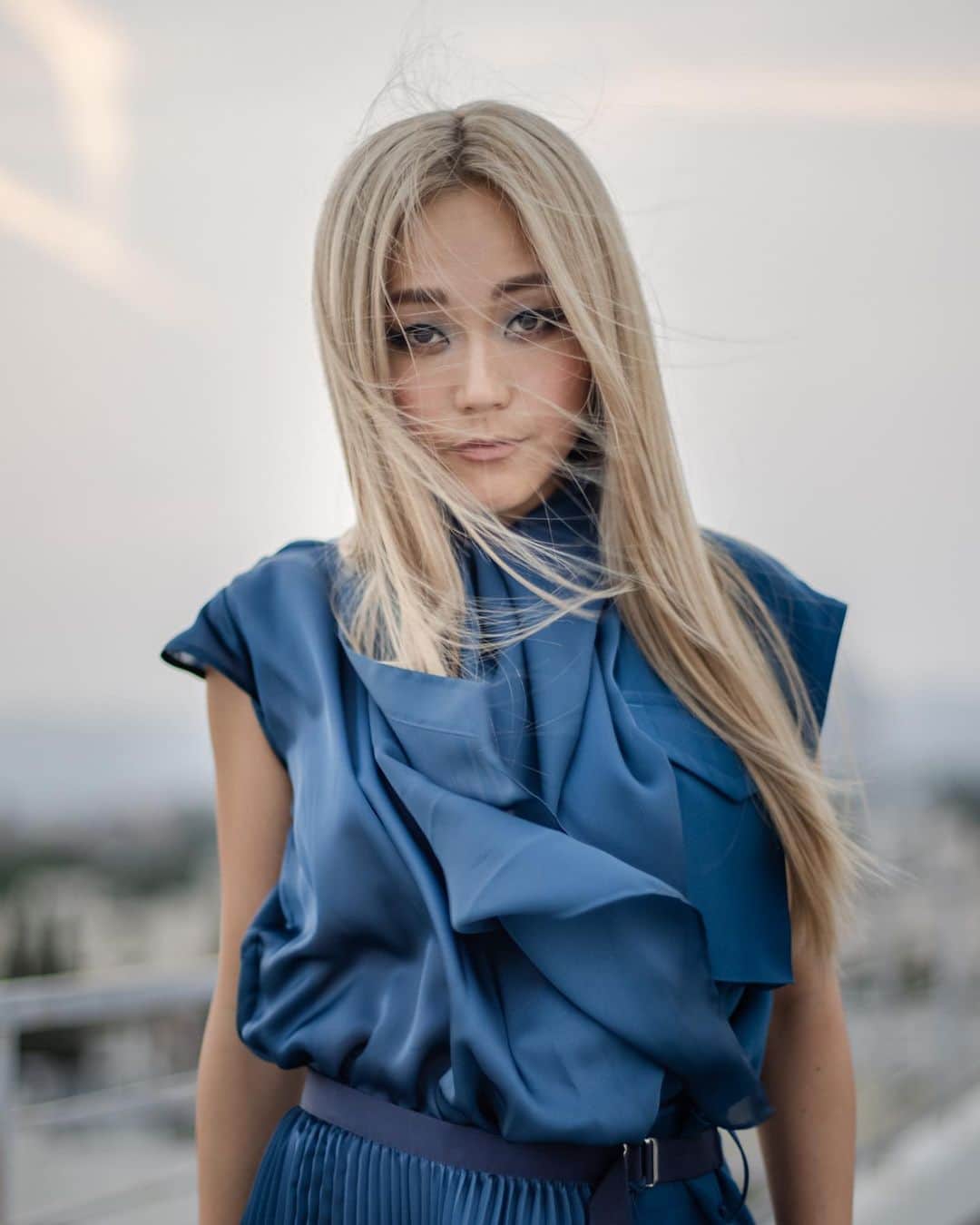 福原かれんのインスタグラム：「Any type of change can take a little getting used to. Overcoming the fear of change has been the biggest lesson from this small gesture of change. What’s something you’ve always wanted to try?」