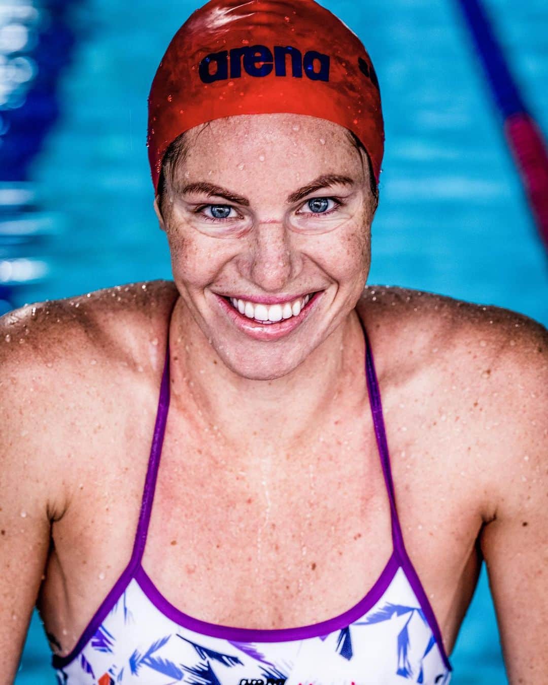 エミリー・シーボームのインスタグラム：「Goggle marks representing how my body feels!  @minekasapoglu getting me pre hard stuff!  #aquapower #budapest2020 #iswimleague #isl2020 #isl #internationalswimmingleague #budapest #training #athlete #swimming」