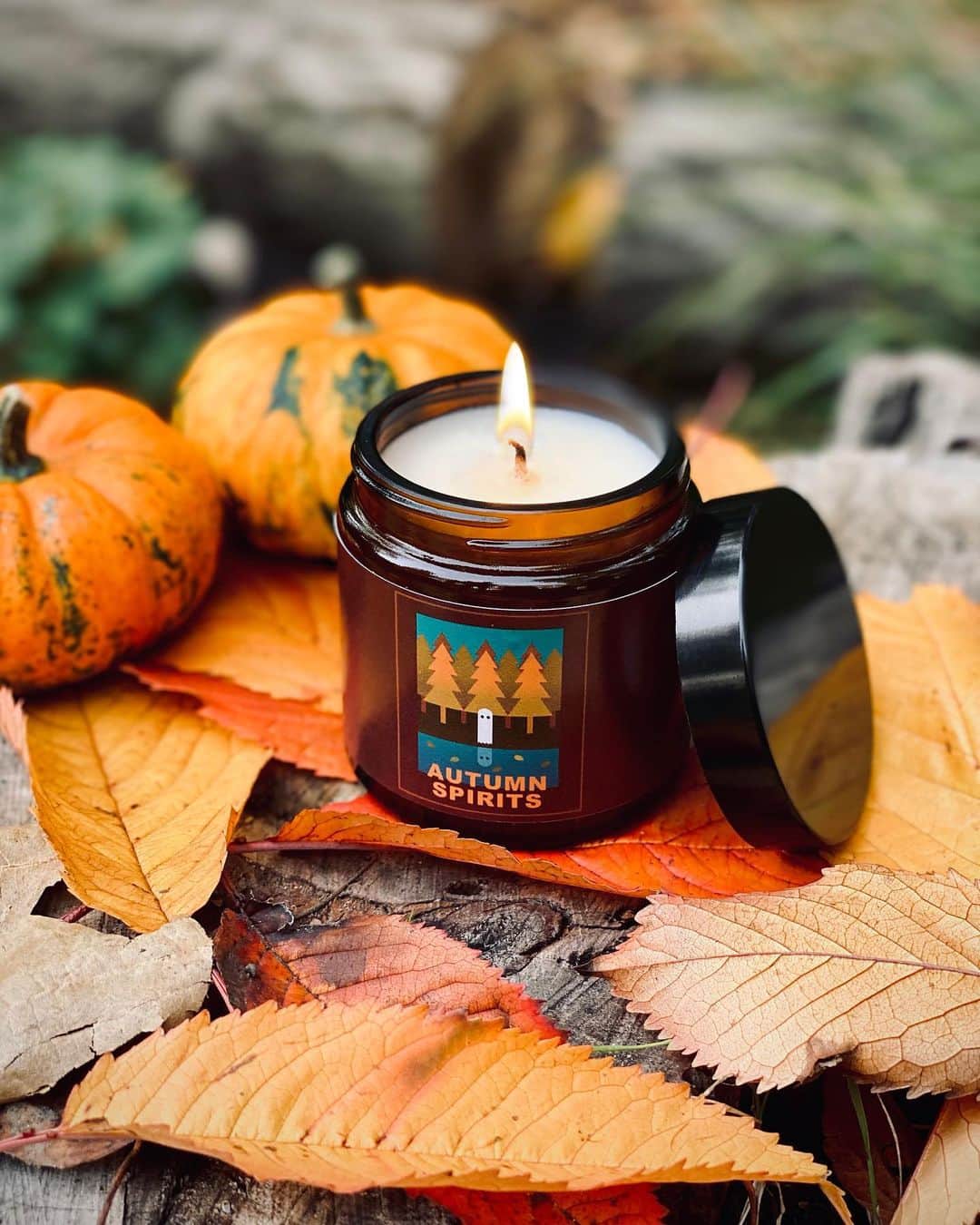 フィル・レスターさんのインスタグラム写真 - (フィル・レスターInstagram)「I’ve made some spooky Autumn merch! 👻🍂🕯🔮 ft. Tarot long sleeve, scented candle, plant killer sweater and a pumpkin spiced hot chocolate!   Get cosy over at amazingphilshop.com // USA us.amazingphilshop.com」10月21日 4時03分 - amazingphil