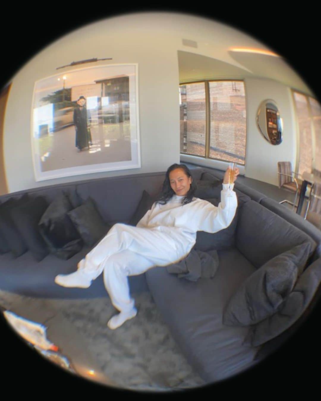 アレキサンダー・ワンのインスタグラム：「Alex’s Real Housewives tagline? “I’m spilling all the tea... unless it’s boba.”  Real Housewives reality check: please spill your tea responsibly. -  @alexwangny wears the Foundation Terry Crewneck and Foundation Terry Sweatpant.」