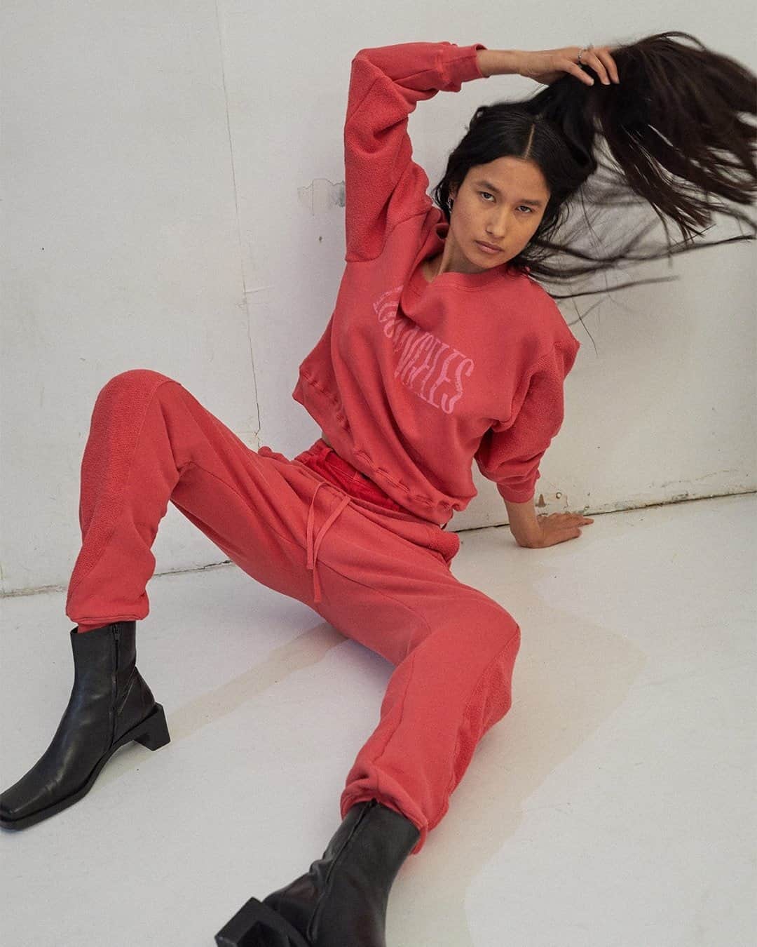 カレントエリオットのインスタグラム：「a perfect match / enjoy fall days in comfort and style in our newest soft sweat-sets / visit the link in our bio to shop」