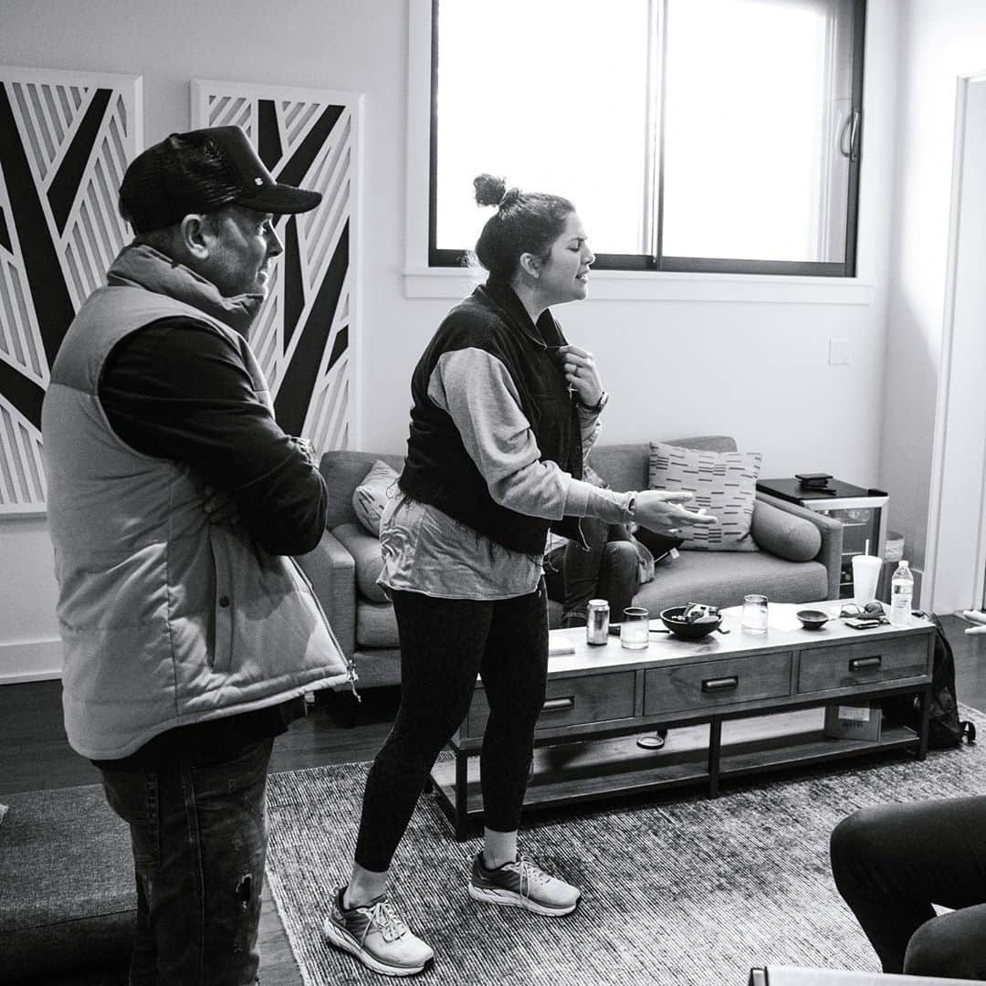 のインスタグラム：「💗💗💗 #Repost @ladya Wow! Hearing today that “Who You Are To Me” went #1 and we can’t help but be so incredibly honored and grateful that we were able to be a part of such a special project. Thank you so much @christomlin for letting us sing this with you, to Christian radio for playing it and to everyone that listened to this song and let it become a part of your lives. We are truly blown away by the support.」