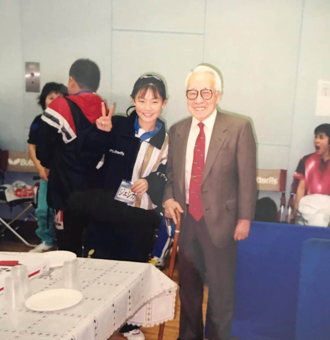 ジェシカ・ヤマダのインスタグラム：「HIKOSUKE TAMASU was the founder of Butterfly in 1950. This photo was in 2003 when I had a chance to practice in the Butterfly Dohjo in Tokyo. I’m so proud to have Butterfly as my sponsor until today! Thank you Butterfly to support me all those years 🦋 Butterfly, table tennis for life 🏓❤️#butterflybrazil#jjyamada#gratidao#greatful#butterfly」