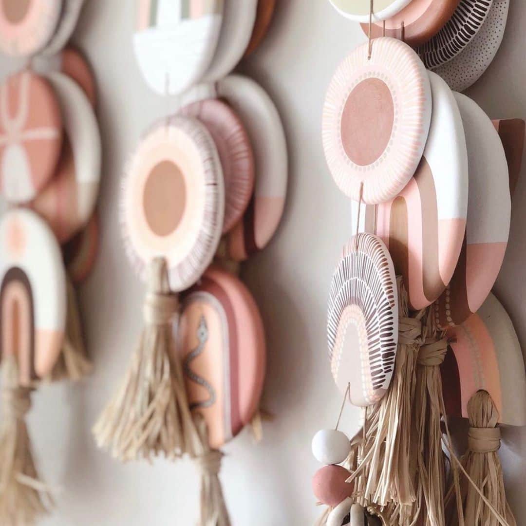 のインスタグラム：「Dreaming the world into existence. Azuni totally loves these Wilderness Totems by @milliefairhall . Truly beautiful. Keeping alive the spirit of aboriginal art and culture.  #aboriginalart #australianartists #australiancrafts #aussiecraftspeople #aboriginalinspired」