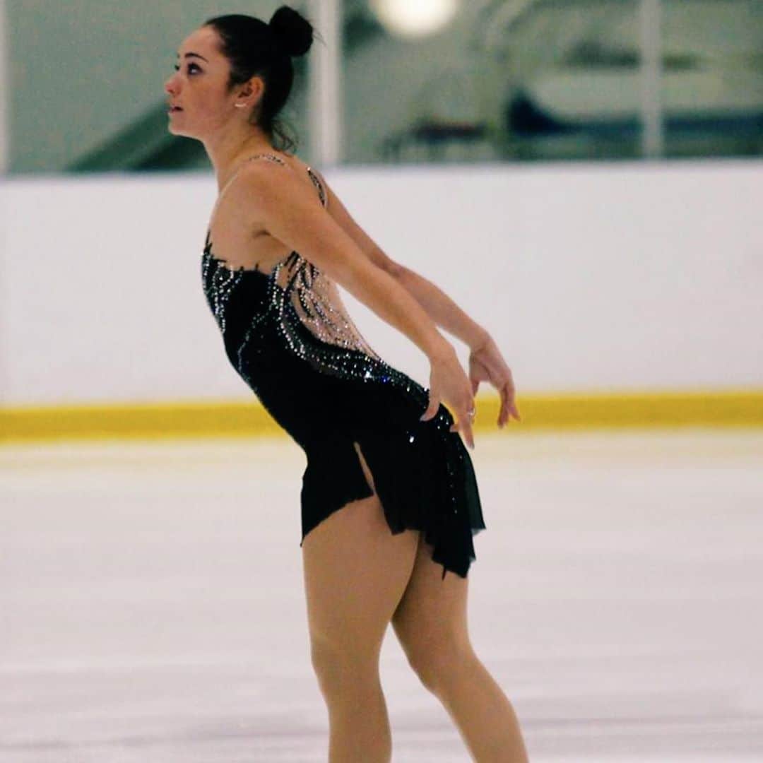 ケイトリン・オズモンドのインスタグラム：「Facebook has been reminding me lately of all the memories I deemed worthy to share in my years of social media. This time of year, I’m reminded of competitions and journeys I took.  • These pictures were taken a week before my last Skate Canada International. At the time of these pictures, I was so stressed, nervous, panicked, and terrified of the year ahead of me. I remember being overtaken by thoughts of never being good enough or strong enough. I thought making a mistake was proof I wasn’t capable. I was overcome with fears of being too heavy. My legs weren’t thin enough. My stomach wasn’t flat enough. My shoulders weren’t pulled back enough.  • At first I hated these memories and the insecurities that tended to arise. But now I’m seeing them differently. I’m reminded of the strength I had to get up after every fall. I’m reminded of all the times I ran a program, when I thought there wasn’t a chance of me making it through.  • I’m not saying this for myself. I’m saying this for those that need a reminder that they are strong, no matter how weak we are feeling. So many times we only see the negatives. We are our own worst critics.  Take a breath and remember your own power, whatever that power may be.  • Never forget: how far you’ve come. Everything you’ve gotten through. All the times you have pushed on even when you felt you couldn’t. All the mornings you got out of bed no matter how hard it was. All the times you wanted to give up but you got through another day.  Never forget how much strength you have learned and developed.」