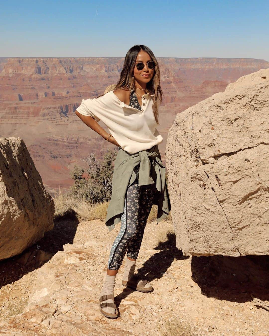 ジュリー・サリニャーナさんのインスタグラム写真 - (ジュリー・サリニャーナInstagram)「GRAND CANYON 😍 • wearing @fpmovement from @revolve #campREVOLVE」10月21日 4時36分 - sincerelyjules