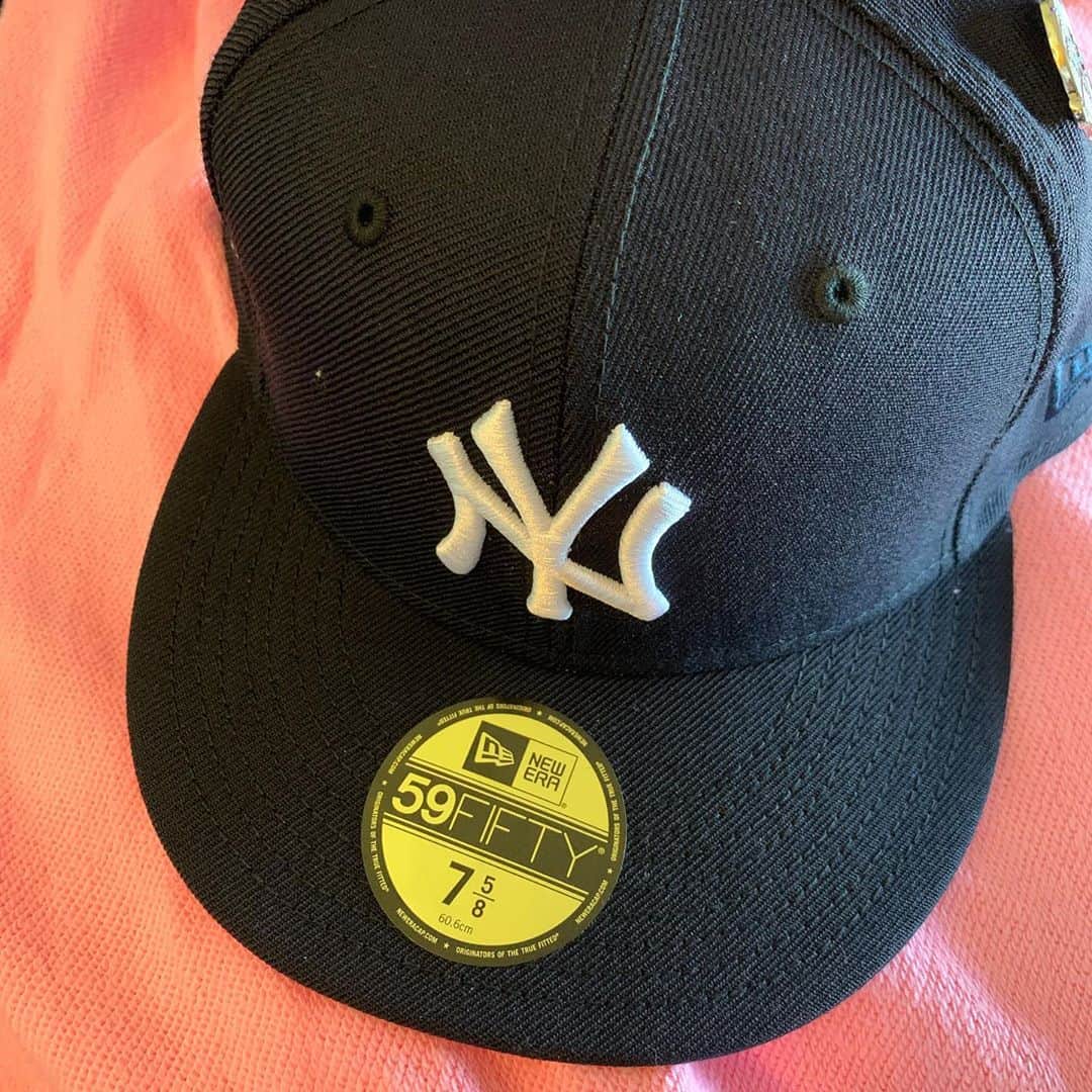 DJ Selfさんのインスタグラム写真 - (DJ SelfInstagram)「Fitted hats 🧢 keep the sticker on or off???? @4ucaps98」10月21日 4時43分 - djself
