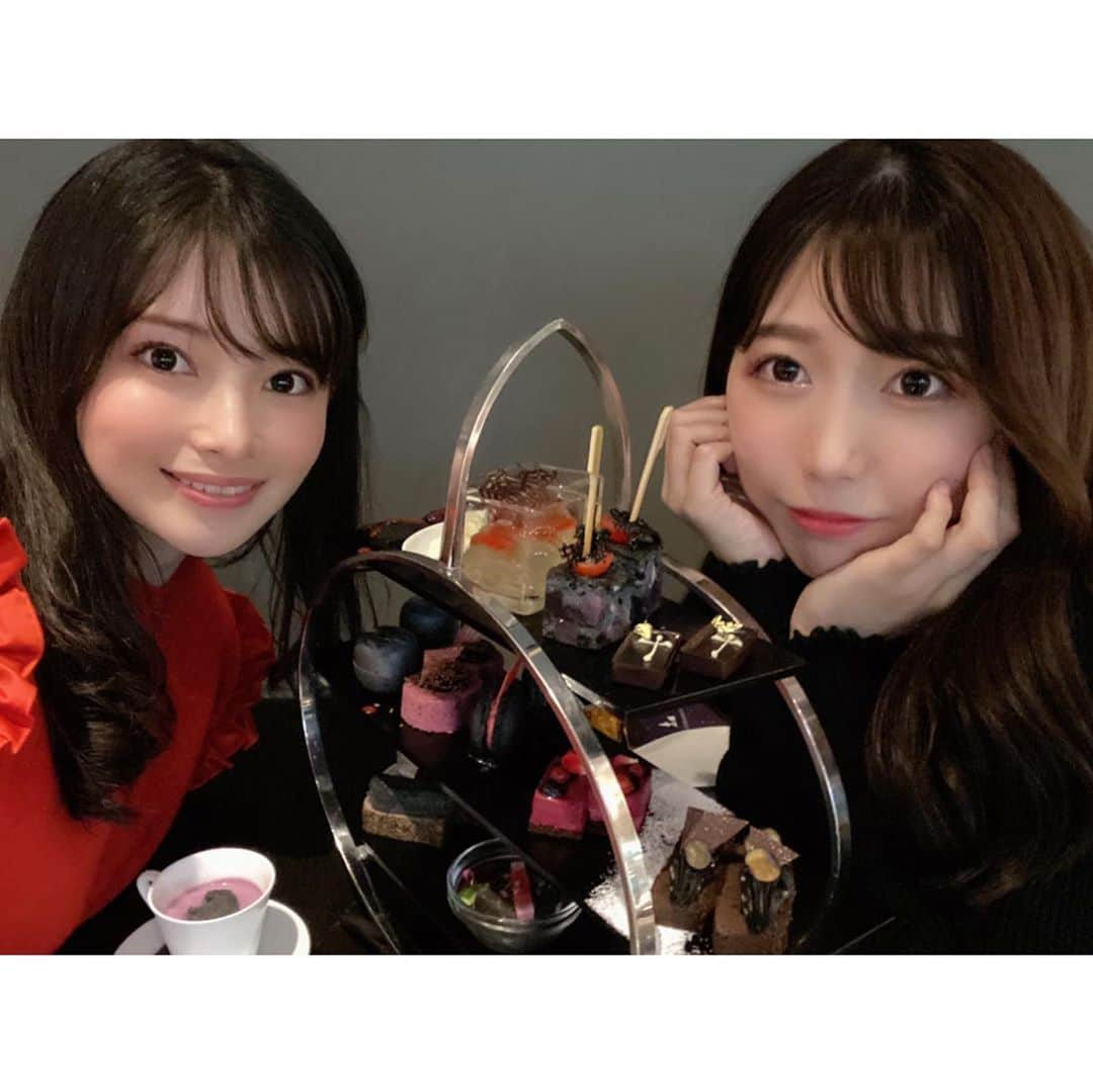 早田悠里子さんのインスタグラム写真 - (早田悠里子Instagram)「先日なおちゃんとGINZA SIXのthe grand loungeでアフタヌーンティーしてきました☺️✨ アフタヌーンティーはハロウィン仕様になってた🎃！ なおちゃんは都内で研修医をしていて、クリニックに見学に来てくれたのをきっかけにすごく仲良くさせて頂いています😌💕 美容トークと占い話ですごく盛り上がった笑 またなおちゃんといろんなとこ行きたいなー☺️🌈  #ginzasix  #thegrandlounge  #afternoontea  #アフタヌーンティー  #銀座カフェ  #adeam  #女医会」10月20日 19時54分 - yurikohayata