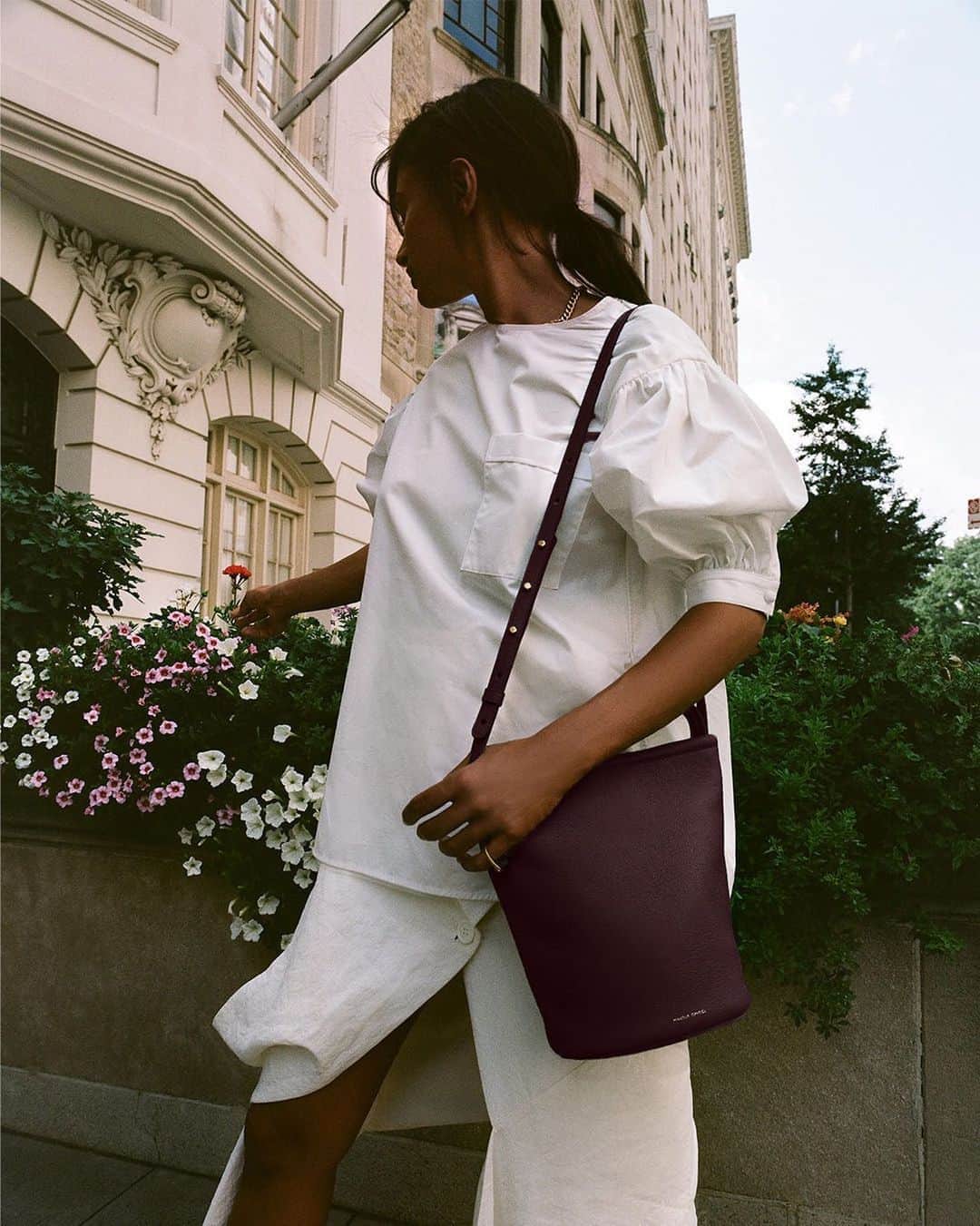MATCHESFASHION.COMさんのインスタグラム写真 - (MATCHESFASHION.COMInstagram)「Clean lines and a muted palette are some of the hallmarks of @mansurgavriel, with the New York-based label’s bags easily slotting into your everyday wardrobe. Food artist and friend of the brand @lailacooks agrees: ‘I like how flexible [the collection] is. I can wear it to work, to go out and it transitions really easily.’ We spoke to Gohar remotely to find out what’s keeping her inspired right now. Read on for more and hit the link in bio to discover #MansurGavriel. #CheckingIn   How have you been staying inspired in 2020? ‘I’m really inspired by people who are persevering and figuring out ways to keep creating opportunities for themselves and others and forging ahead while being flexible.’   What role does fashion play in your life? ‘I have some designers that I really like and am loyal to. I don’t follow things too closely but I know what I like 😊.’   What are you most looking forward to in the future? ‘Everything! How we will re-emerge from this. What the world will look like after so much has burned down. It’s up to us to create that new landscape.’」10月20日 19時47分 - matches