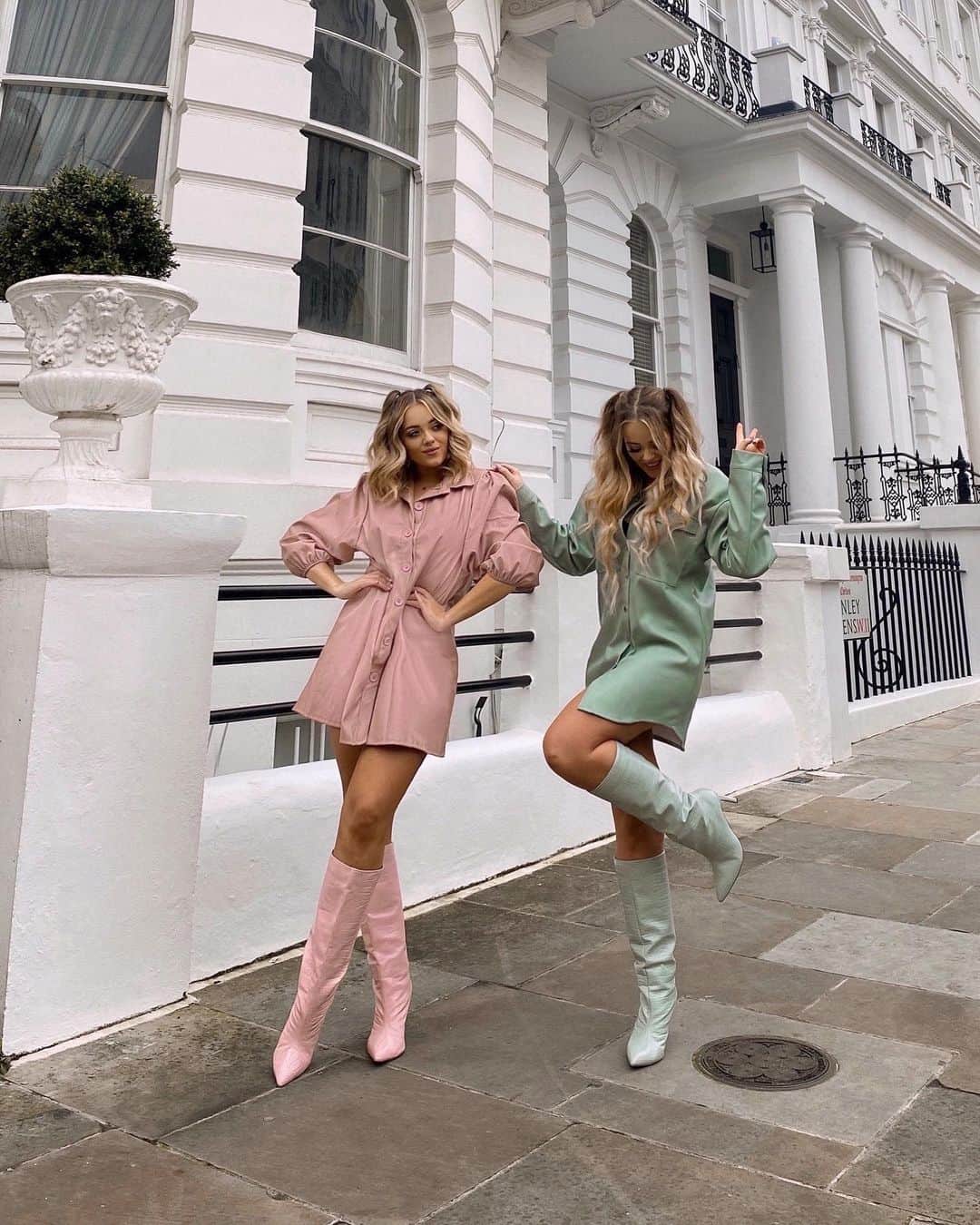 Lucy Connellのインスタグラム：「Ohhhh, matching boots too? 👀✌🏼  Full outfits @missguided (ad/gifted)」