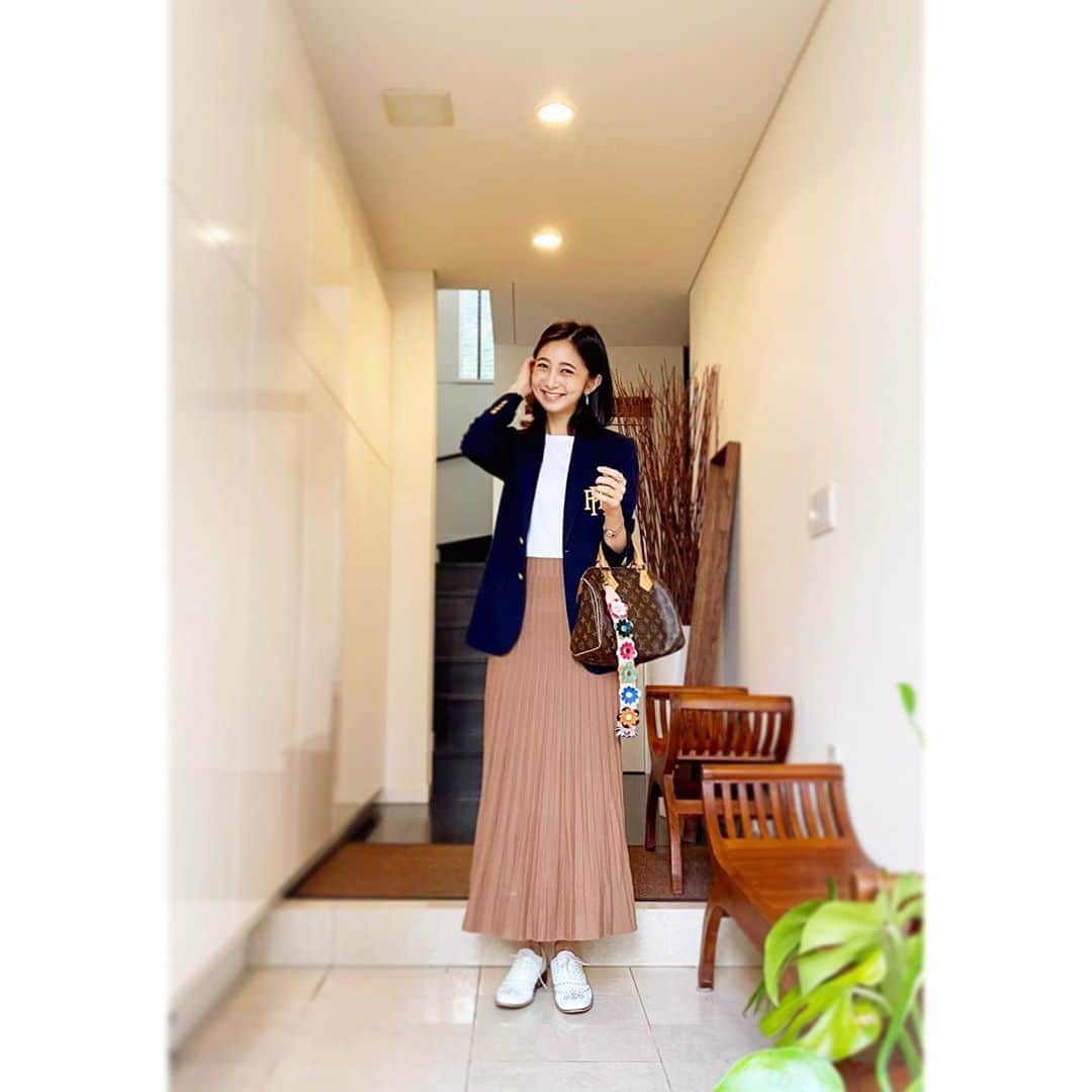 近藤夏子さんのインスタグラム写真 - (近藤夏子Instagram)「. . 今日の私服❤︎  ブレザー大好きです💗 なんだかシャキッと背筋が伸びる感じ🌟  ハマっていたドラマ「キム秘書は、いったいなぜ？」 なんと一気に見て、もう見終えてしまいました🤣❤️  次は何を見よう💭💕  . #私服 #ブレザー  #今夜はアメジパ #見てくださいね  #TBSアナウンサー #近藤夏子  #かこの私服だよ」10月20日 19時49分 - kondokako0804