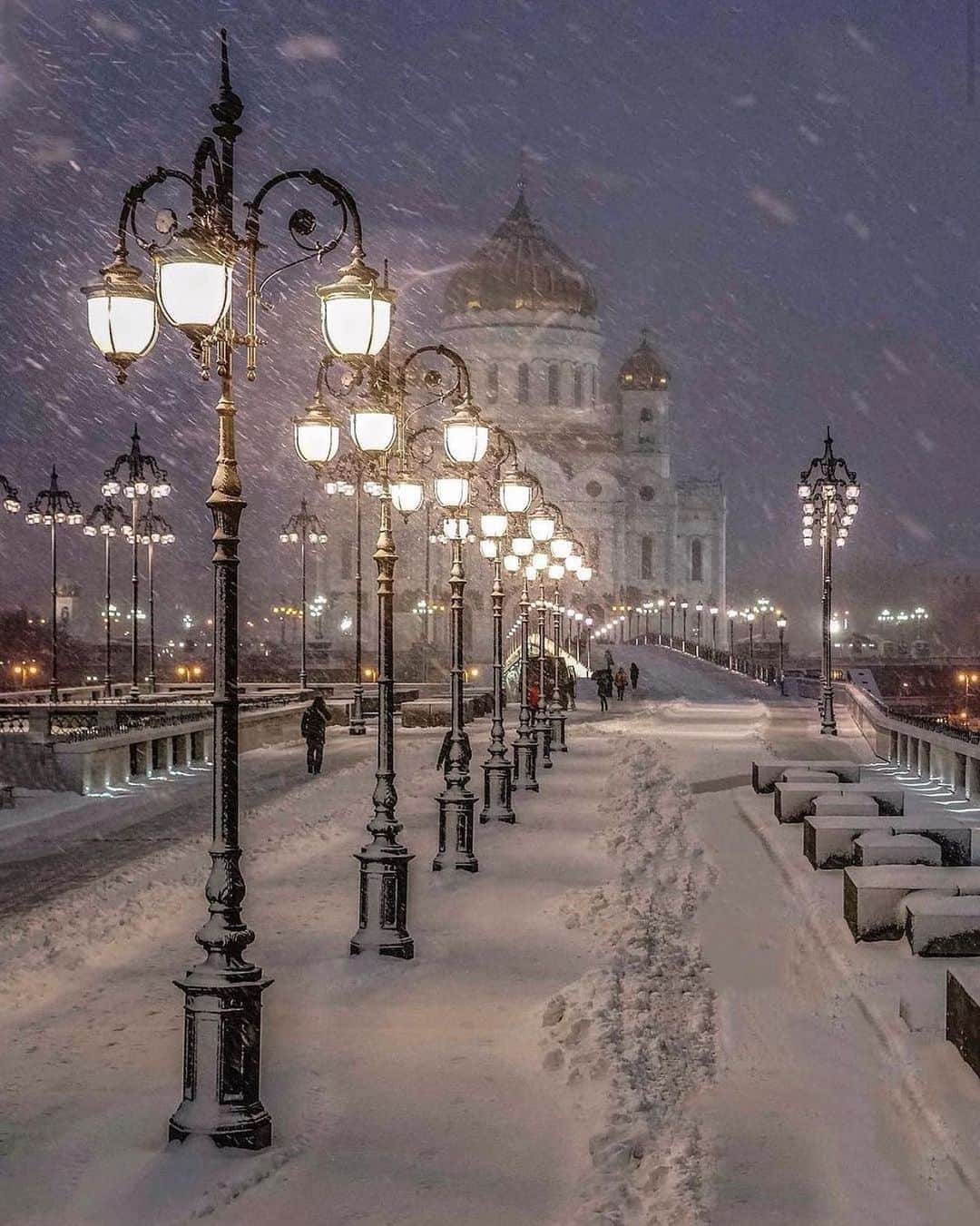 Canon Photographyさんのインスタグラム写真 - (Canon PhotographyInstagram)「Winter memories from Moscow ❄️ Photography // @elena.krizhevskaya Curated by @steffeneisenacher  #moscow #russia #snowflakes #wintertime #winterwonderland」10月20日 19時52分 - cpcollectives