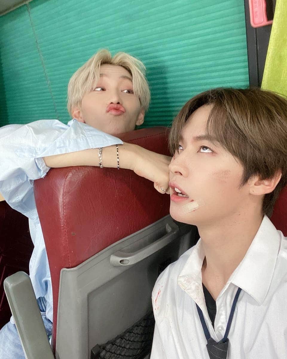 Stray Kidsさんのインスタグラム写真 - (Stray KidsInstagram)「와우 비미셀카 끝😶😶😶😶😶😶 #리노는기여어 #분장차 #차멈춰있음😶」10月20日 19時56分 - realstraykids