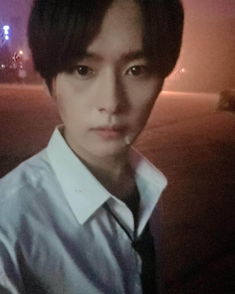 Stray Kidsさんのインスタグラム写真 - (Stray KidsInstagram)「와우 비미셀카 끝😶😶😶😶😶😶 #리노는기여어 #분장차 #차멈춰있음😶」10月20日 19時56分 - realstraykids