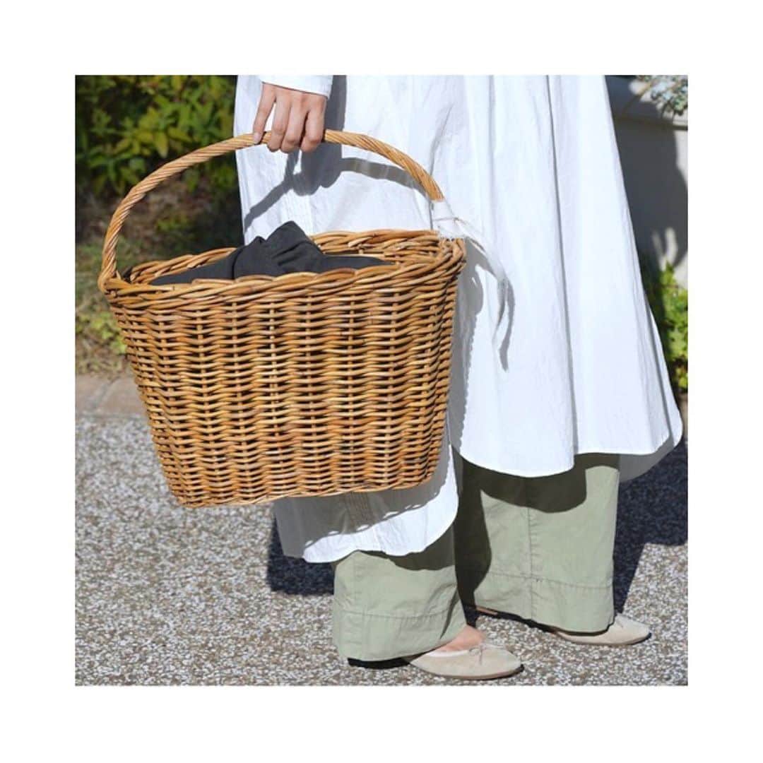 コレカウのインスタグラム：「ㅤㅤㅤㅤㅤㅤㅤㅤㅤㅤㅤㅤㅤ 秋冬に持っても可愛いカゴバッグ💕 ㅤㅤㅤㅤㅤㅤㅤㅤㅤㅤㅤㅤㅤㅤㅤㅤㅤㅤ 【Encachette】サックワンハンドルバスケット ¥12,100(in tax)  ㅤㅤㅤㅤㅤㅤㅤㅤㅤㅤㅤㅤㅤ  ㅤㅤㅤㅤㅤㅤㅤㅤㅤㅤㅤㅤㅤ  ㅤㅤㅤㅤㅤㅤㅤㅤㅤㅤㅤㅤㅤ  ㅤㅤㅤㅤㅤㅤㅤㅤㅤㅤㅤㅤㅤ #秋冬コーデ #encachette #アンキャシェット #カゴバッグ #アラログかごバッグ #ピクニック #バスケットバッグ #ピクニックバッグ #インテリア雑貨 #インテリア小物  #Interiogoods #인테리어상품 #室內用品  #stayhome #fashion #インテリア雑貨 #おしゃれなリビング #ヴィンテージインテリア #いえれぽ #ハンドメイド #こだわり収納 #カフェスタイル #おうち #zozotown #perky_room」