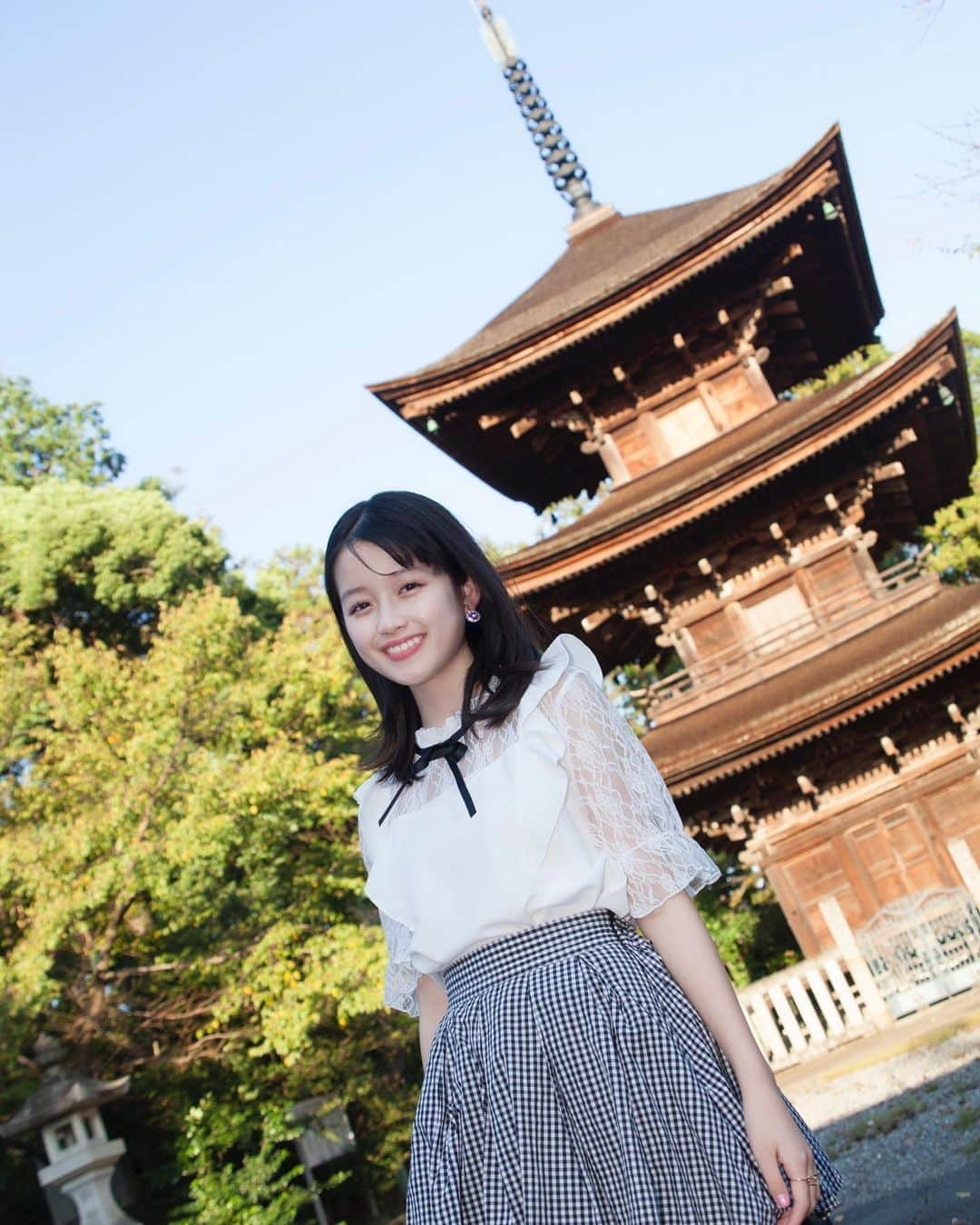 河村果歩さんのインスタグラム写真 - (河村果歩Instagram)「🌈🍒  #岐阜っこかほっこ🌈🍒日記  神社  #神社 を検索したら沢山⛩がありました  その中に#三重塔 がありお邪魔しました  #古い歴史 を重ねて今に至るそうです  #コロナ の終息を#祈願🙏 してきました  昨日のトップス❤︎ #Ludic Park さんのです 全身は後日ニコスナで紹介します❣️ お楽しみに❣️  #河村果歩 #果歩の大人化計画書 #ニコラ　#ニコモ #nicola #重要文化財 #岐阜　#岐阜観光 #果歩　#かほ　#日吉神社  #トップス ❤︎❤︎#INGNI #靴下 ❤︎❤︎#tutuanna」10月20日 19時59分 - kawamura_kaho_official