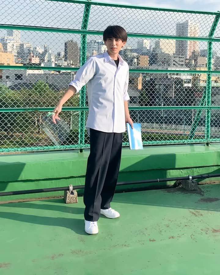 小西詠斗のインスタグラム：「撮影中の謎動画🍚 スタッフさんカメラ ドラマ「どんぶり委員長」 全12話今週 10/24スタートです！ BSテレビ東京！ テレビのリモコンでBS押して7チャンです 是非見てね！🍚」