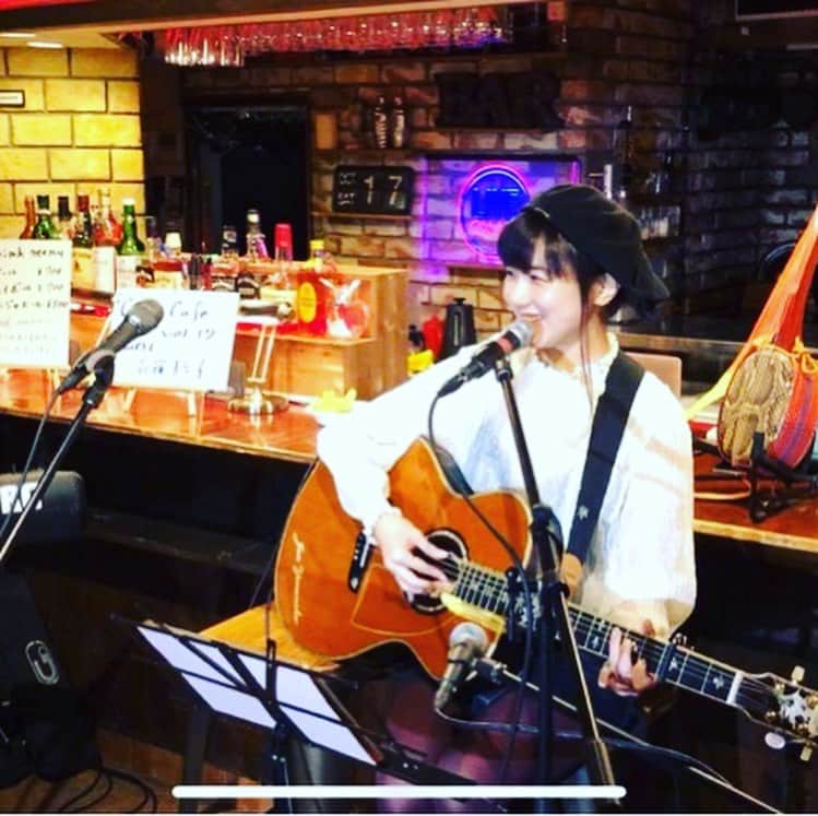 辻香織さんのインスタグラム写真 - (辻香織Instagram)「今回の配信番組、Caoli Cafeも 楽しかった^ - ^ 見てくださったみなさま、 ありがとうございました。 ゲストの石嶺聡子さんと 沖縄の民謡　安里屋ユンタを歌いました。久しぶりに三線を弾き、 沖縄にでいじ行きたくなったさあ。  #辻香織 #石嶺聡子 #高円寺三角地帯  #Caoil Cafe #次回は11/7(土) #ゲストは #なぎら健壱  さんです！」10月20日 20時07分 - tsujicaoli