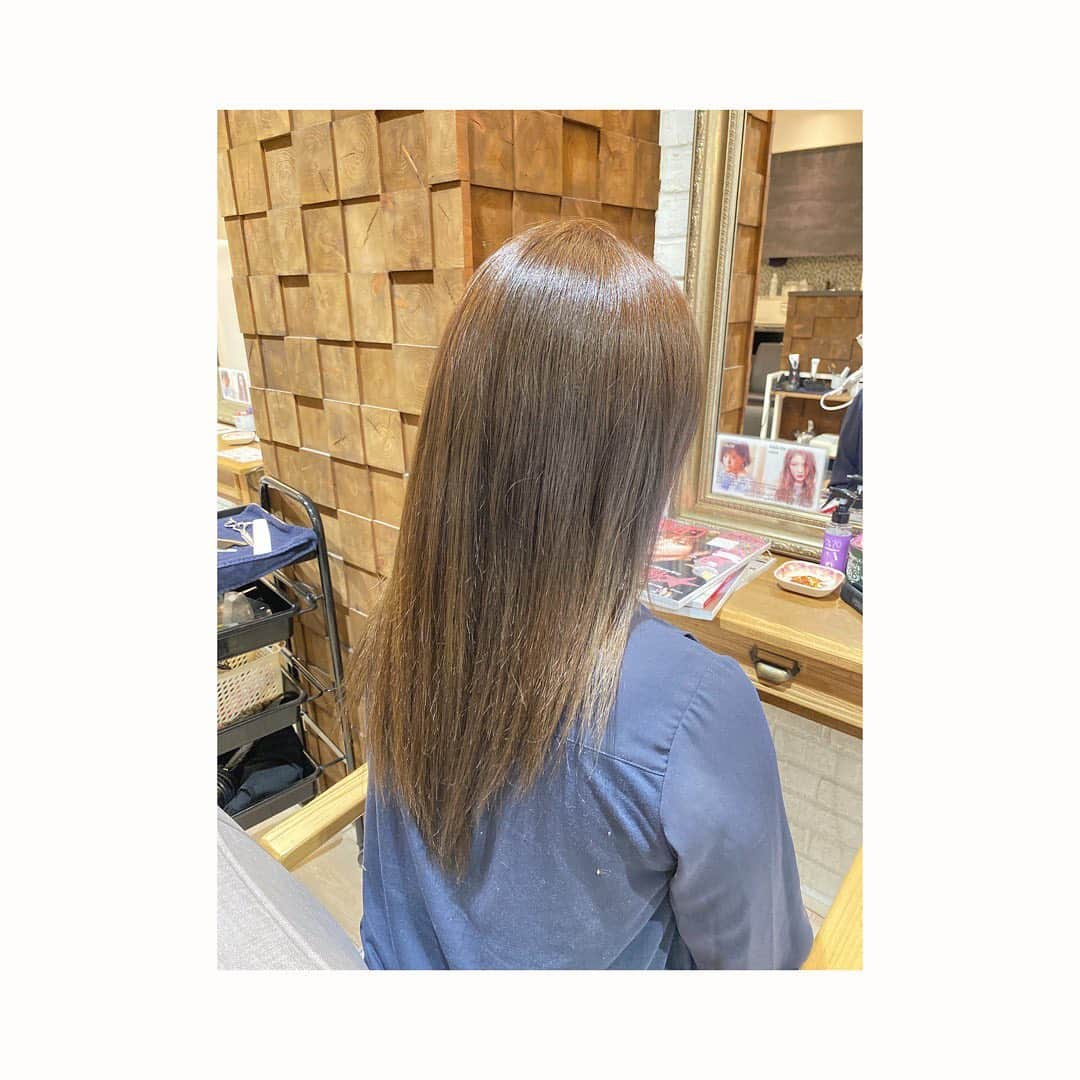 中冨杏子さんのインスタグラム写真 - (中冨杏子Instagram)「.*･ﾟ　.ﾟ･*.💇.*･ﾟ　.ﾟ･*. . . 今日は久しぶりに 美容院にー⭐️ . いつもやってもらってる お友達の かなちゃん(@kanasyo1104 )に やってもらいました♪̊̈♪̆̈ . セットする前は 最後の写メのサラサラー❤ トリートメントと カラーと 前髪切りました(^^) . . すっごく落ち着く美容院で コスパも え！？ってくらい良いので 男性も女性もぜひ🥰 . かなちゃん いつもありがとうー🥺 . .  #美容院 #ヘアカラー #ヘアセット #アッシュカラー #アッシュブラウン #シースルーバング  #シースルー前髪  #トリートメント #ケラスターゼトリートメント  #ケラスターゼ  #前髪カット #恵比寿 #恵比寿美容院 @canonbyflammeum」10月20日 20時20分 - anko_nakatomi