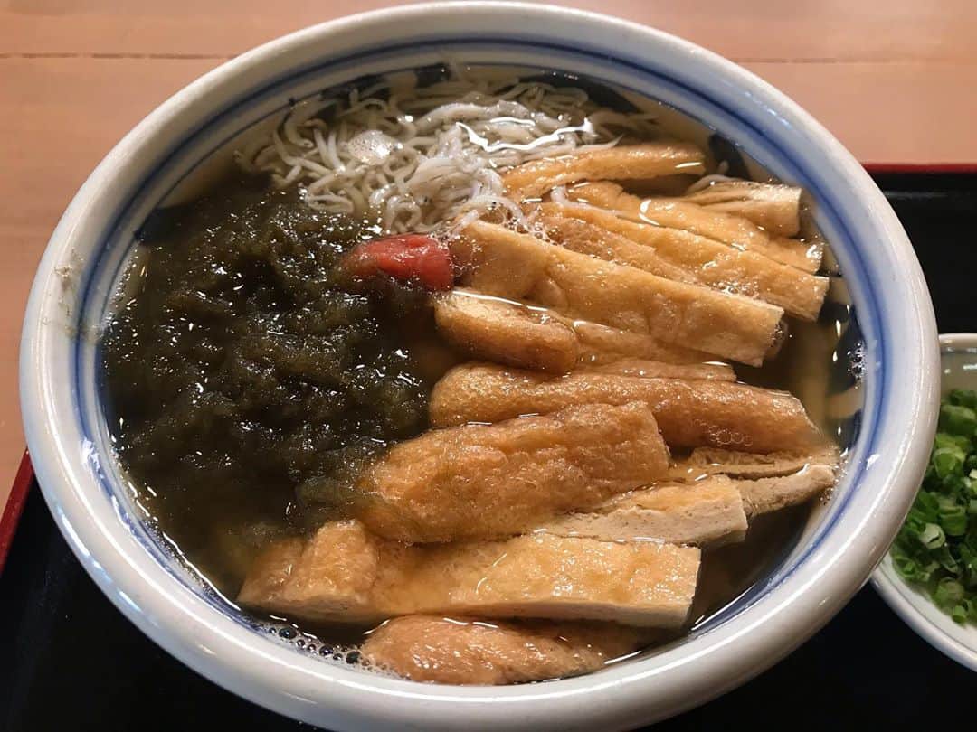 梶剛のインスタグラム：「ロケで『瀬戸晴れ』に行ってきました。 激ウマうどんで好きです！ でも、忙しくてもいつもニコニコしてくれる大将がも〜っと好きです！  #香川県 #讃岐うどん #瀬戸晴れ」