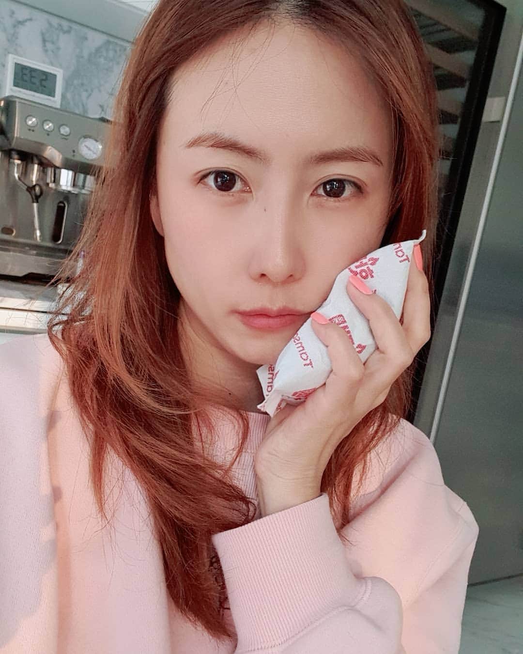 ホン・ウニさんのインスタグラム写真 - (ホン・ウニInstagram)「다시찾아온 손난로의 계절 🧤 아아는 이제그만 🧊 따아의 계절 ☕ #감기조심하세요」10月20日 20時23分 - pinkeh2015