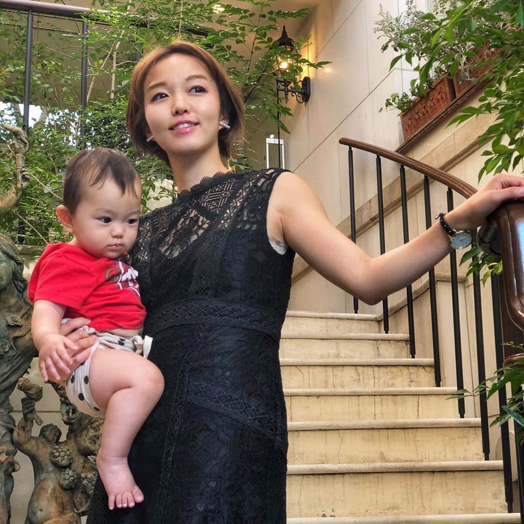 関口未来さんのインスタグラム写真 - (関口未来Instagram)「しばしお暇いただきます🙇‍♀️のレストラン ひらまつ  臨月のときからずっと会えてなかった親友とコロナ対策万全なひらまつの個室ランチ🥰 8ヶ月ぶりで話したいこと山ほどだったけど、親友のまさかの偶然の予約で、凪のお暇で、なぎがしんじをふったレストラン、しかも同じ席でランチできたの‼️‼️  それも予約した親友は気付いていなくて ここってさ、似てない？ とわたしが言って、すごいググってました笑😂😂  お料理美味しかった… 最後のモンブランは感動🥺  オムツ替えできるお手洗いもあって子連れでも安心していけます！  #広尾ランチ #広尾 #白金ランチ #白金 #麻布ランチ #ひらまつ #凪のお暇  #ロケ地 #ママ #男の子ママ #男の子ママと繋がりたい  #生後7ヶ月  #新米ママ #新米ママと繋がりたい  #0歳児 #東京女子部 #読モ #読者モデル #フォロワー募集中  #カフェ好きな人と繋がりたい　 #モンブラン #慶應og  #子連れランチ #子連れランチ東京  @tokyo_joshibu」10月20日 20時23分 - miki.sekiguchi_x
