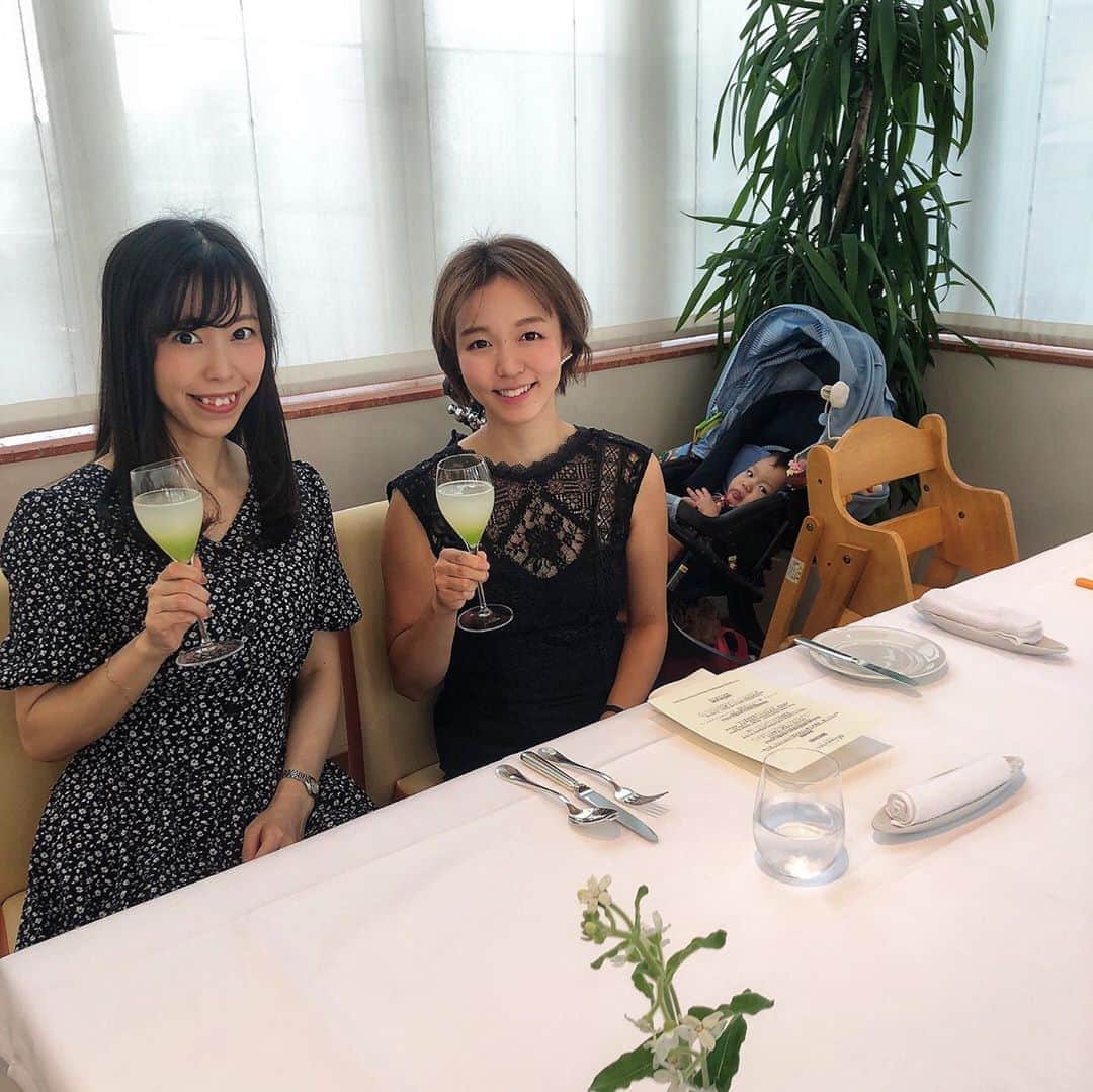 関口未来さんのインスタグラム写真 - (関口未来Instagram)「しばしお暇いただきます🙇‍♀️のレストラン ひらまつ  臨月のときからずっと会えてなかった親友とコロナ対策万全なひらまつの個室ランチ🥰 8ヶ月ぶりで話したいこと山ほどだったけど、親友のまさかの偶然の予約で、凪のお暇で、なぎがしんじをふったレストラン、しかも同じ席でランチできたの‼️‼️  それも予約した親友は気付いていなくて ここってさ、似てない？ とわたしが言って、すごいググってました笑😂😂  お料理美味しかった… 最後のモンブランは感動🥺  オムツ替えできるお手洗いもあって子連れでも安心していけます！  #広尾ランチ #広尾 #白金ランチ #白金 #麻布ランチ #ひらまつ #凪のお暇  #ロケ地 #ママ #男の子ママ #男の子ママと繋がりたい  #生後7ヶ月  #新米ママ #新米ママと繋がりたい  #0歳児 #東京女子部 #読モ #読者モデル #フォロワー募集中  #カフェ好きな人と繋がりたい　 #モンブラン #慶應og  #子連れランチ #子連れランチ東京  @tokyo_joshibu」10月20日 20時23分 - miki.sekiguchi_x