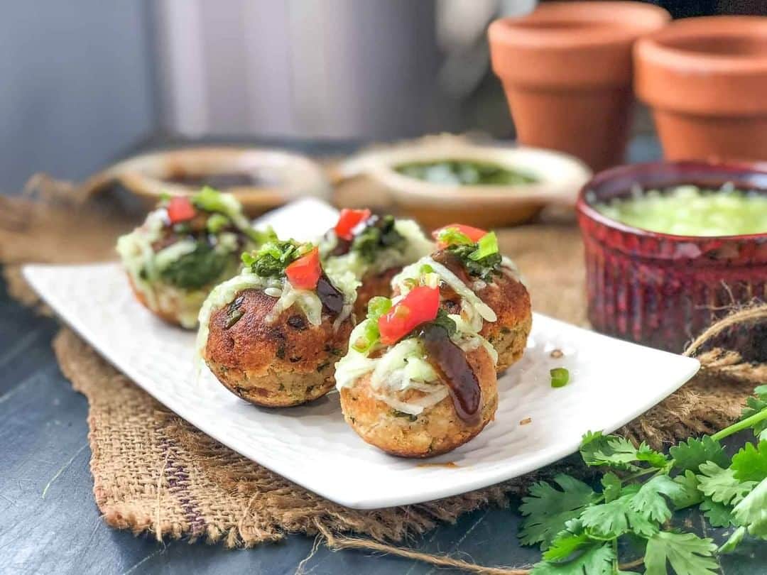 Archana's Kitchenさんのインスタグラム写真 - (Archana's KitchenInstagram)「Paneer Makhana Gulgule Chaat Recipe is a simple snack with absolutely no onion & no garlic, making it a lovely dish to be had during religious fasting meals. It is easy to make, tastes great and can be served for #navratri. Get the recipe from the smart.bio link in my profile @archanaskitchen . . . . . . . . . #recipes #easyrecipes #snacks #teatime #teatimesnacks #sandwich #sabudanavada #archanaskitchen #healthyeating #highprotein #eatfit #cooking #food #healthyrecipes #foodphotography #recipeoftheday #comfortfood #deliciousfood」10月20日 20時30分 - archanaskitchen