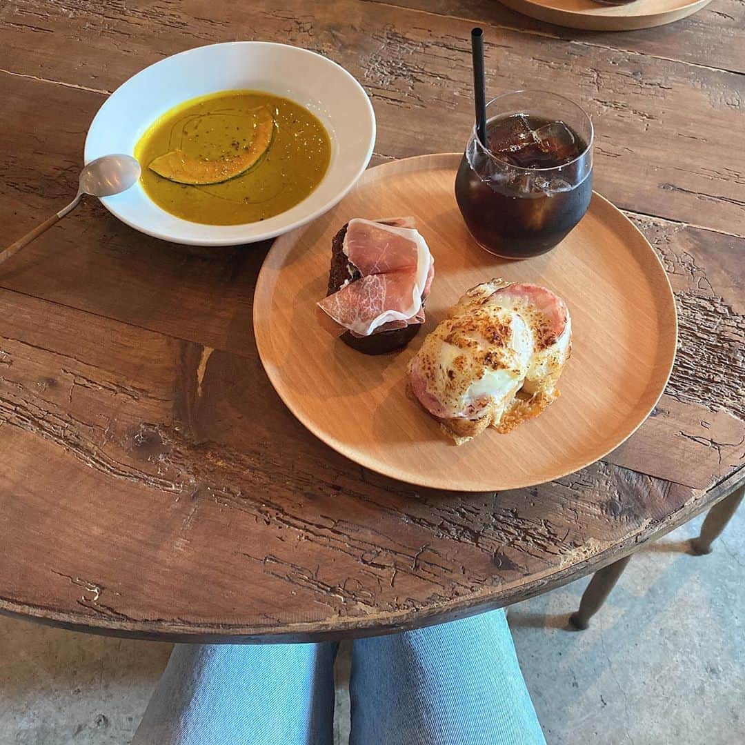 穴井千尋さんのインスタグラム写真 - (穴井千尋Instagram)「. @amam_dacotan  . とろとろの卵とチーズとハムと、、 大好きが詰まったパンたち🥯♡ かぼちゃのスープも濃厚で私の好きな少しどろっとした感じで美味しかった🎃🤍 . #アマムダコタン #アマムダコタンカフェ #福岡」10月20日 20時32分 - chihiro_anai_official