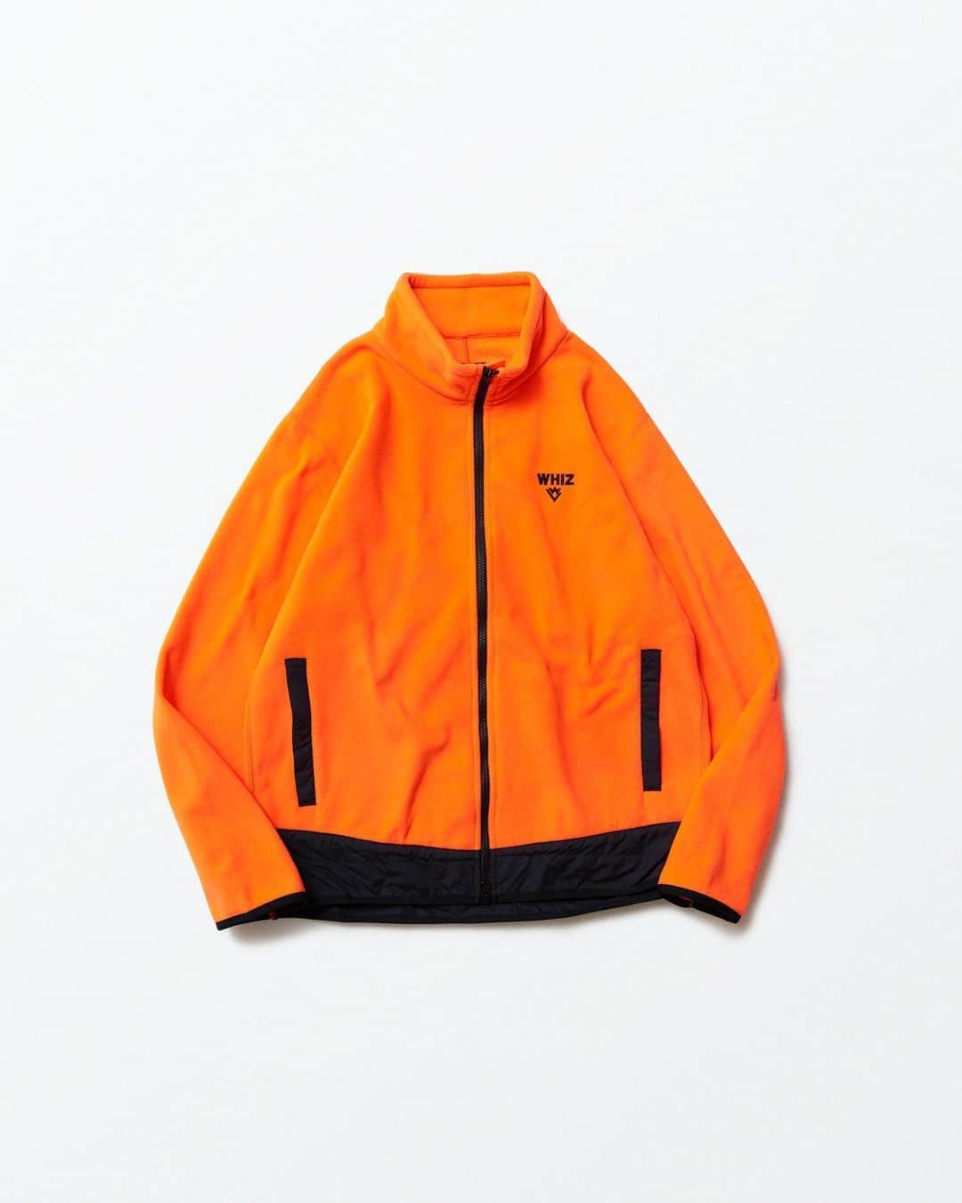 のインスタグラム：「FLEECE JACKET 特殊な加工糸を使用したこのマイクロフリースは電灯光や太陽光などの光を熱エネルギーに転換し発熱します。 発熱した熱エネルギーは糸が特殊な中空構造で熱を逃さず、さらに軽量化も図れます。 裾のナイロン切り替え部分の中綿には保温性の高いシンサレートを使用しています。 TRIBE Mt JACKETと合体させることができます。  #whiz #whizlimited #whizlimited20th #fleece #thinsulate #tokyostreet #whiztokyo #harajuku #tokyo」
