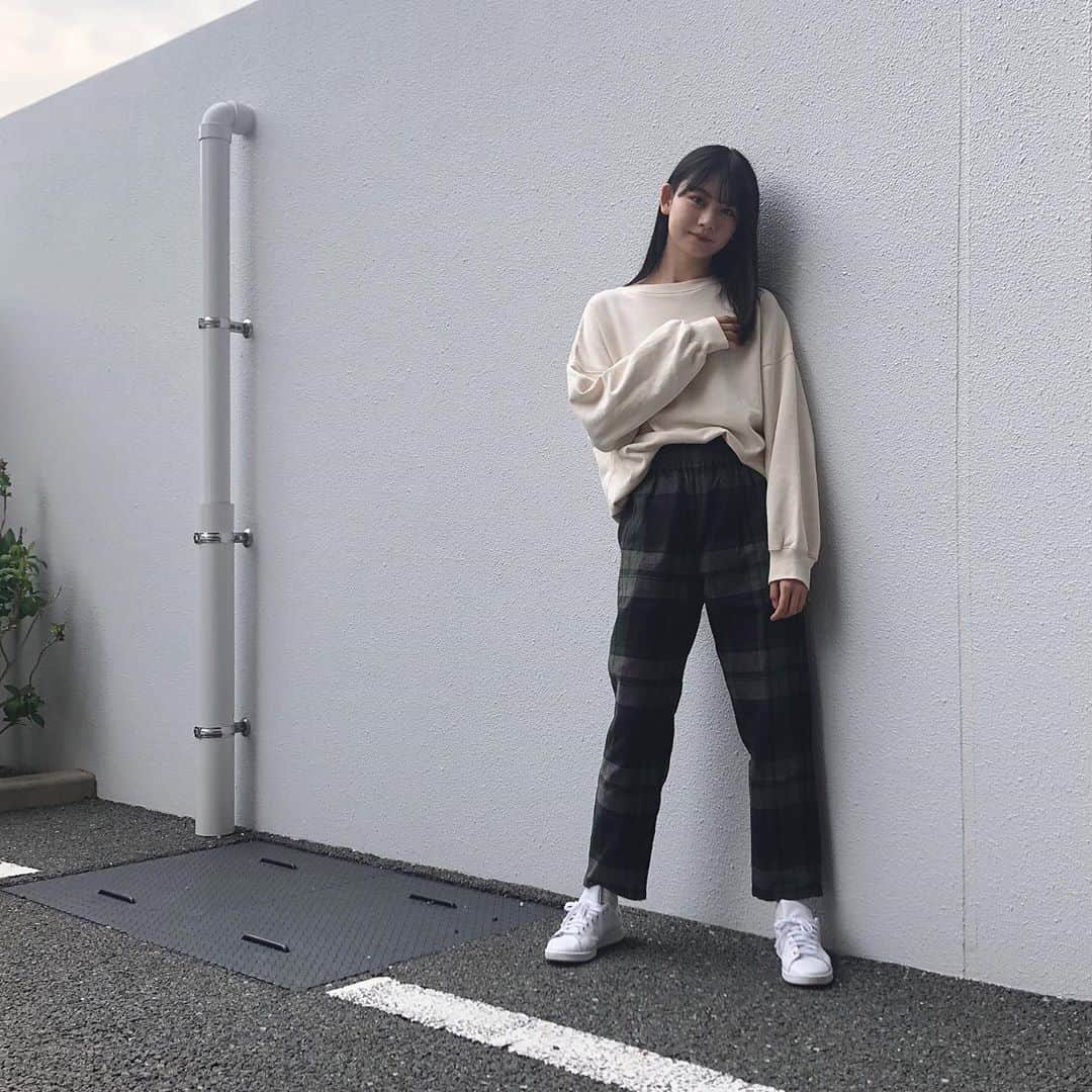 安村真奈のインスタグラム：「カジュアル可愛いチェックパンツ🍀 ゆるっとコーデにしました！  #gu_for_all  #GUstyle #gupr #シェフパンツ #フランネルシェフパンツ」