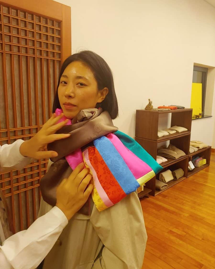 リア・キムさんのインスタグラム写真 - (リア・キムInstagram)「How beautiful is the Korean traditional scarf🥰」10月20日 20時44分 - liakimhappy