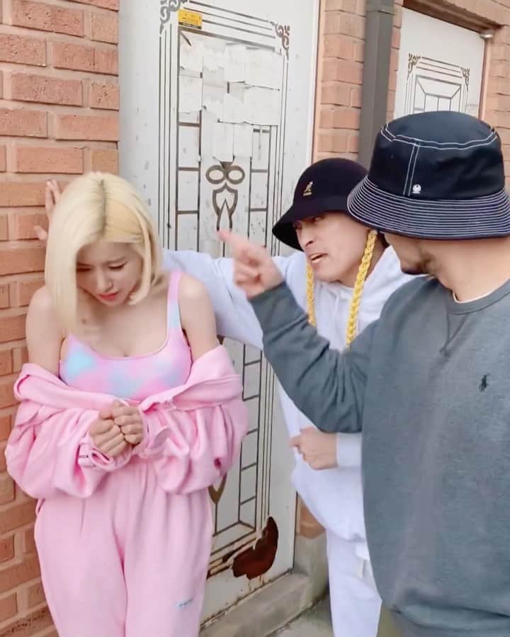 Dj Sodaのインスタグラム：「@namolla_f @binskim @mr_kko_  삥 뜯길 뻔 한 썰 마지막 버젼...😂😂 그동안 찍느라 수고한 🎥 @gagjinbeom」