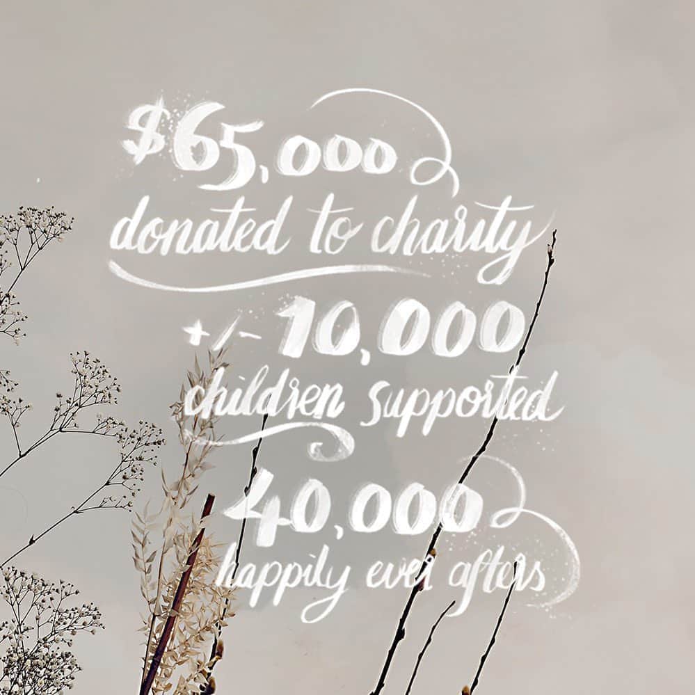 のインスタグラム：「2020 has been a challenging year for us all, so to celebrate and show gratitude for 15 years of bridal bliss, we at Catherine Deane are giving back to our community and we are asking for your help. 100% proceeds from our beautiful vintage collection will be going to the incredible charity @theunlimited_child!!✨  We have hand-picked a range of our favourite one-of-a-kind, vintage pieces from our collections over the past 15 years and have made them available for you to purchase. Taking home one of these vintage treasures is not only the most sustainable fashion choice, besides being in your birthday suit, but all proceeds will go to The Unlimited Child.   Buy now by clicking on the link in bio 😘  #weddingdress #weddingdressinspiration #weddinggown #weddinggowndesigner #bridalcouture #CDbride #cdloves #catherinedeanebride #catherinedeane #celebration #vintage #childrenscharity #charity」