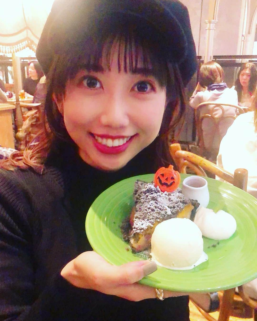 黒田菜月さんのインスタグラム写真 - (黒田菜月Instagram)「秋ですね〜🍠🎃 #アップルパイ #グラニースミス #grannysmith #つぼやきいも #銀座 #銀座カフェ #銀座ランチ #ハロウィン #かぼちゃ  #焼き芋 #無限に食べられる @grannysmith_pie  @tsubo_yakiimo」10月20日 20時57分 - nyaaatsuki_krd