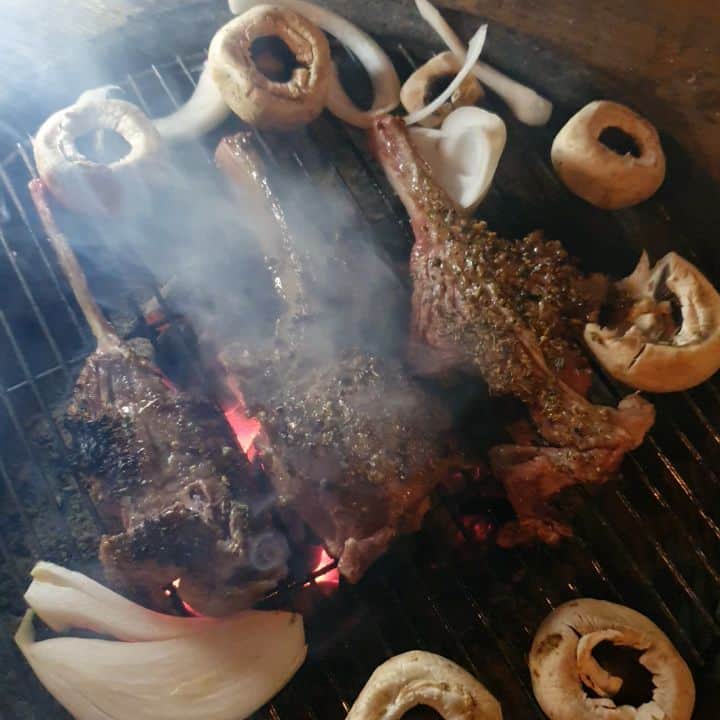 ホ・ジョンミンのインスタグラム：「캠핑엔 양갈비가 진리」
