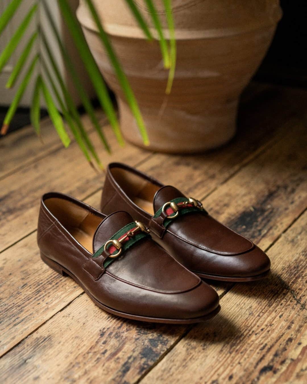 MR PORTERのインスタグラム：「To loaf is to idle, and so loafers are idling shoes. Or, at least, they were. The rules of attire have evolved somewhat since the mid-20th century, when Bass Weejuns – a style of loafer inspired by a Norwegian fisherman’s shoe – first became popular on Ivy League campuses across the US. Back then, they were casual shoes; now, thanks to the loosening up of dress codes that has taken place in the intervening decades, loafers are acceptable in all but the most formal of situations. There’s even something rather glamorous about them, thanks to @Gucci’s iconic horsebit loafer, which was introduced in 1952 and has since become an international symbol of the well-heeled man at leisure. Head to the link in bio to discover the pairs we'd like to add to our wardrobe. #MRPORTER」