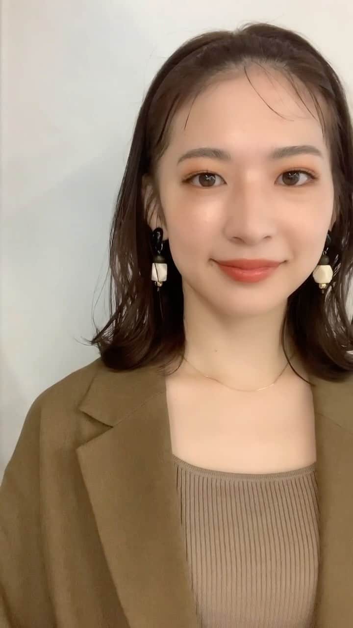 大木光のインスタグラム：「秋色で仕上げる大人ガーリーなヘアメイク🍂 使用アイテムは前の2つ前の投稿にありますので気になる方はチェックしてみてください♪ #addiction #shirocosmetics #メイク#メイクアップ#コスメ好き#コスメ好きさんと繋がりたい#メイクレッスン#メイク好きな人と繋がりたい#秋色#秋コスメ」