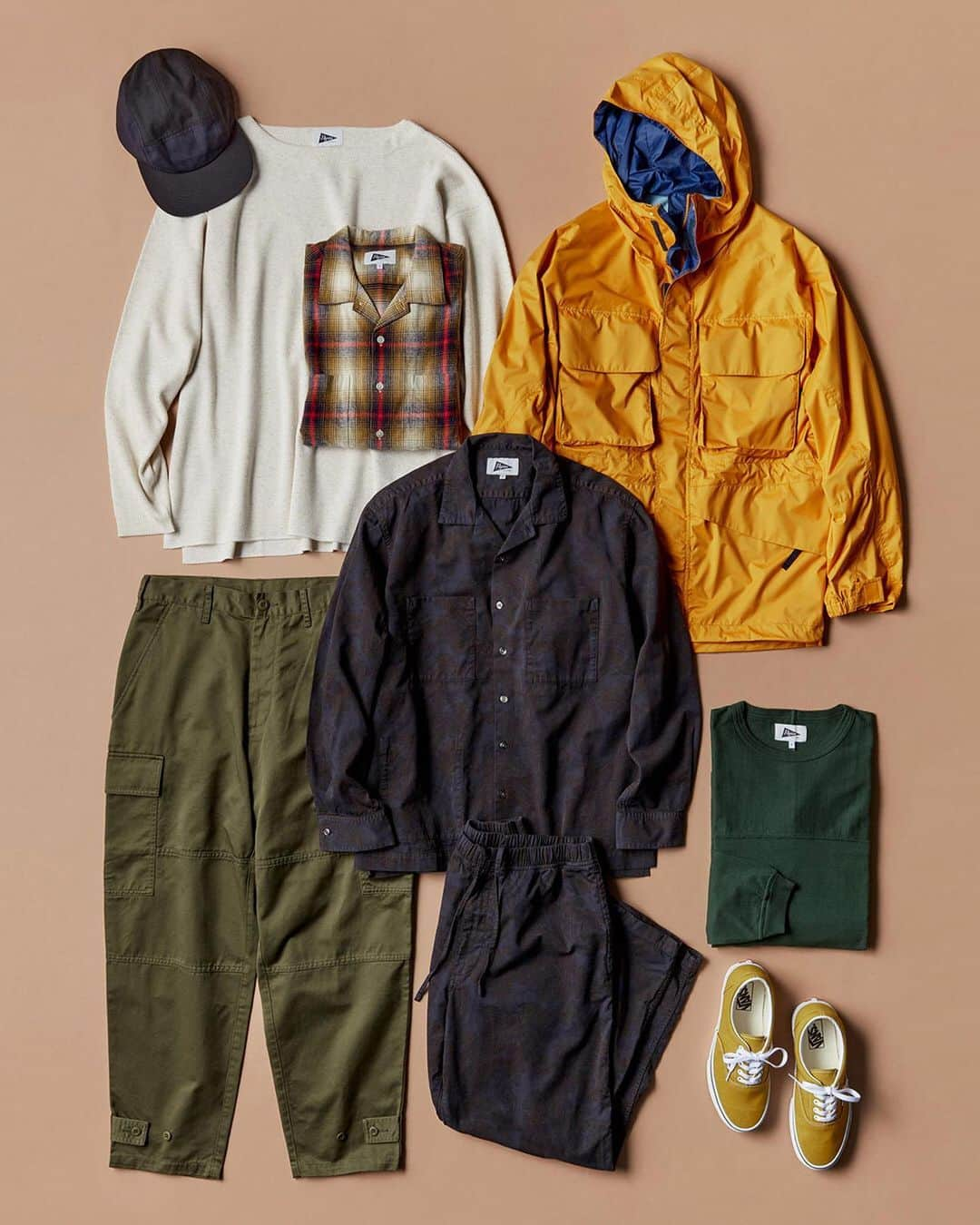 ビームスさんのインスタグラム写真 - (ビームスInstagram)「Pilgrim Surf+Supply AUTUMN / WINTER 2020 COLLECTION Vol.1 for MEN  今シーズン注目するアーティスト、コンスタンティン・ブランクーシやバーバラ・ヘップワースのパーソナルスタイルやライフスタイル、そしてマスターピースから多くのインスピレーションを得たアイテムは、アッシュ・チャコール・オーカー・ケリーグリーン・ラストレッドなど個性的なカラーパレット相まって、モダンかつハイベーシックなコレクションに仕上がりました。  詳しくはHPをチェック！ @beams_official ストーリーズハイライト "Pick up items"より https://www.beams.co.jp/tag/pilgrim_0910reccomend_m/  #pilgrimsurfsupply #ピルグリムサーフサプライ #beams #ビームス」10月20日 21時25分 - beams_official