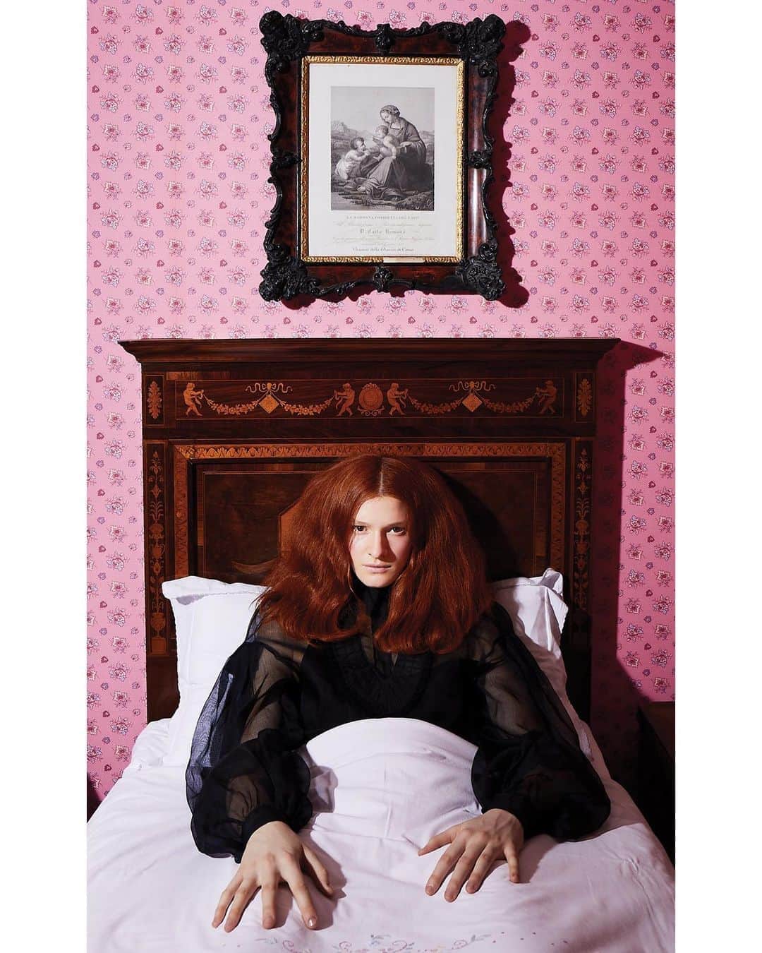 Vogue Italiaさんのインスタグラム写真 - (Vogue ItaliaInstagram)「For the October Issue of Vogue Italia, we invited the Genoa-born, LA-based artist Vanessa Beecroft @vbuntitled to pay homage to Newton. “In this fashion story, I decided to honour him not stylistically, but through an evocation of his spirit.” Beecroft’s tableaux vivants share many themes with Newton’s photography: constraint, nudity, voyeurism, politics and fashion. Hence why the @HelmutNewtonFoundation invited her to the collective exhibition “Body Performance” (March-September 2020), to which she contributed with the documentation of her performance VB55. Discover “I Am the Father of Your Performance” in the October issue of Vogue Italia and via link in bio. Full credits: Model @MicaTosi @imgmodels Editor-in-Chief @EFarneti Creative Director @FerdinandoVerderi Casting Directors @pg_dmcasting @samuel_ellis Text @MicheleFossi Hair @PeterGrayHair @closeupmilanoagency Make-Up @AriannaCattarin @atomomanagement using @maccosmetics Manicure @GiovannadeMarcoo @atomomanagement On set @ArtolicaProduction Special thanks to @BebeMoratti Location Castello di Cigognola」10月20日 21時25分 - vogueitalia